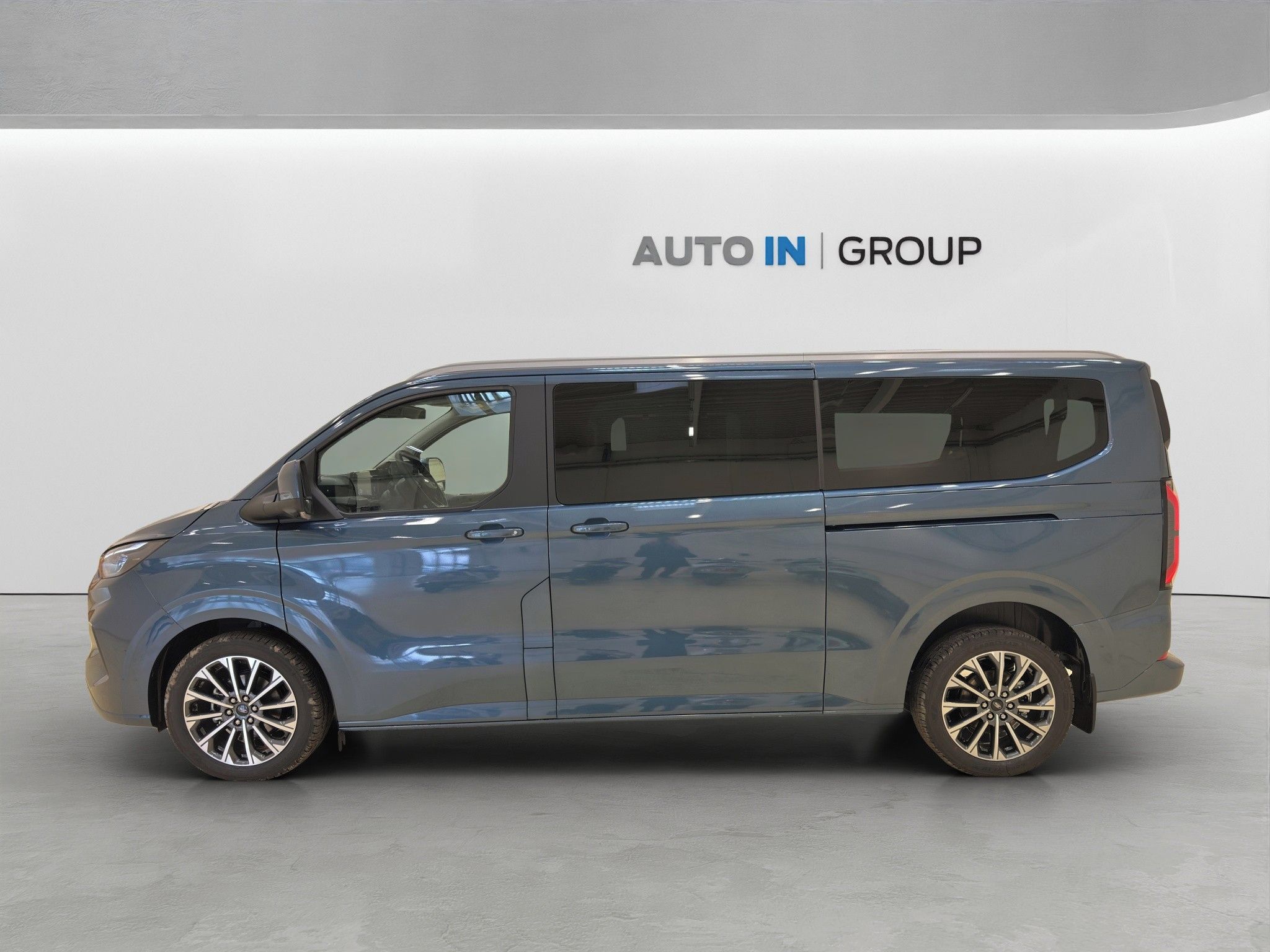 Ford Tourneo Custom, 2,0 EcoBlue AWD L2 TITANIUM X - fotka 3