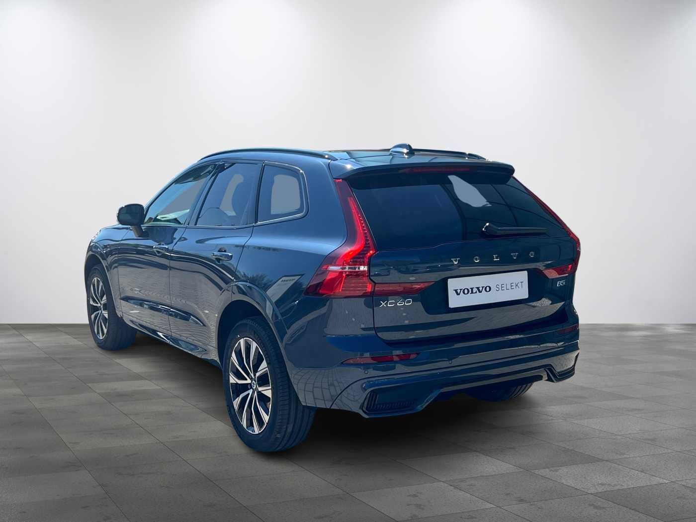 Volvo XC60, B5 AWD PLUS, ACC, LIGHT PAKET - fotka 2