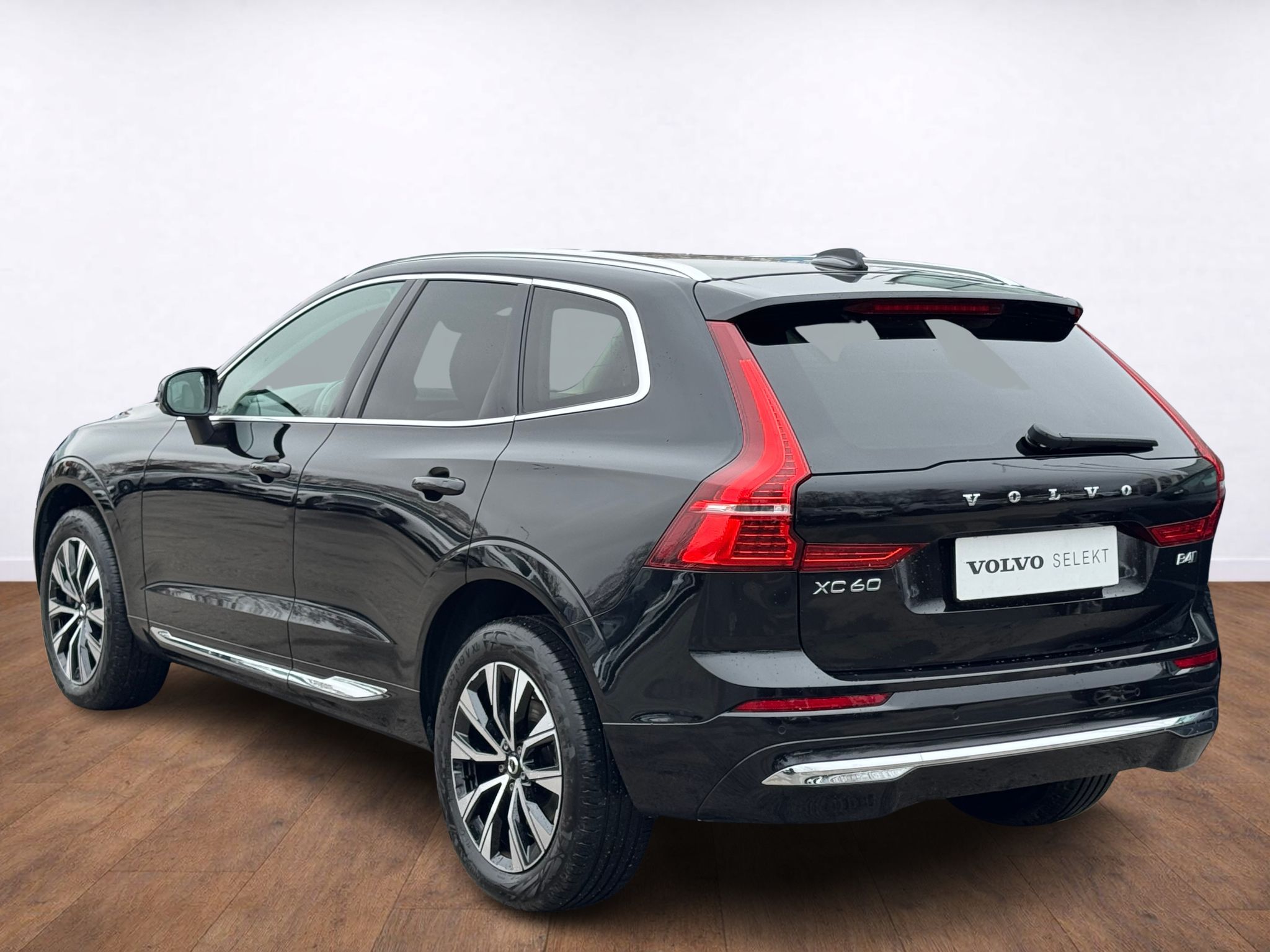 Volvo XC60, B4 AWD PLUS, ACC - fotka 3
