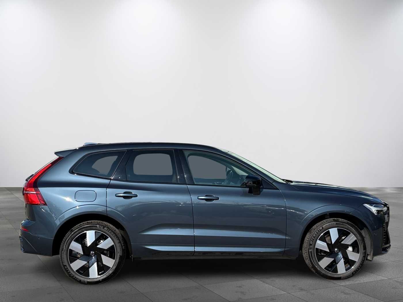 Volvo XC60, PLUS T6 AWD PHEV ACC,BLIS - fotka 6