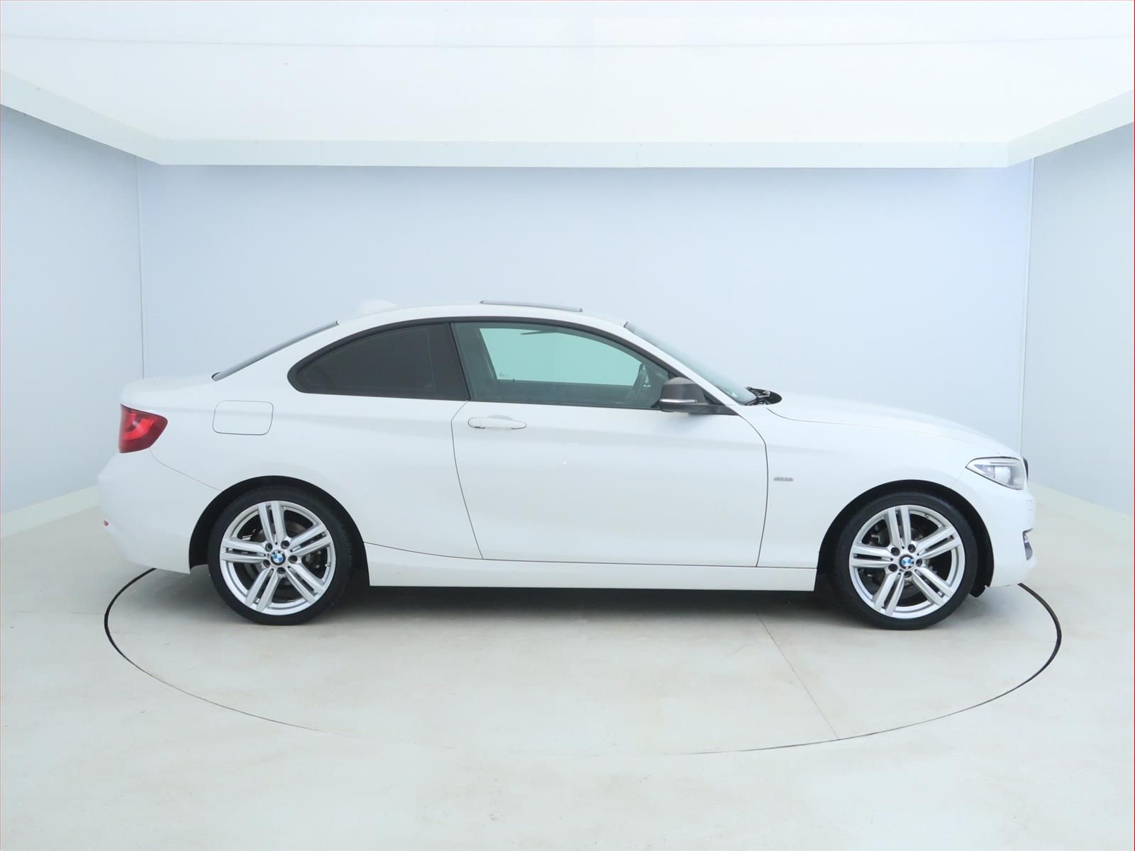BMW Řada 2, 218d, Sport Line, Navi - fotka 6