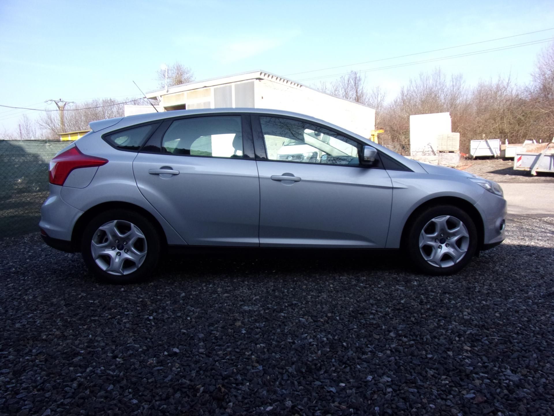 Ford Focus, 1.6 16V Ti-Vct 77kW  145 000KM - fotka 4