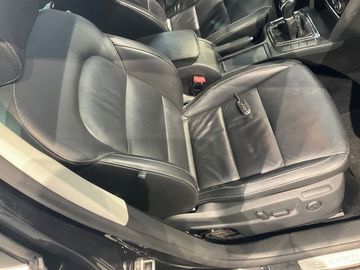 2.0 Tdi ELEGANCE BI-XEN. Kůže