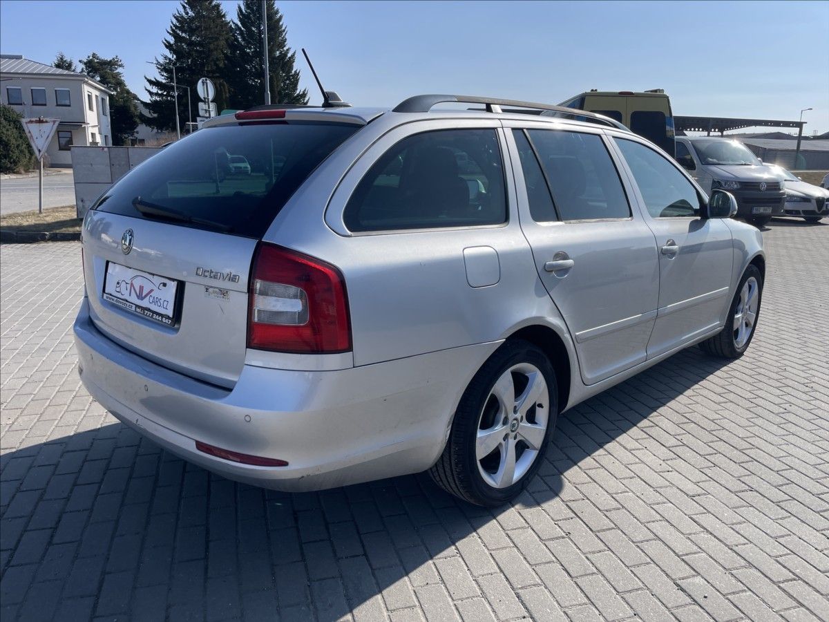 Škoda Octavia, 2,0 TDi 103kw GPS CFH chyba mo - fotka 6