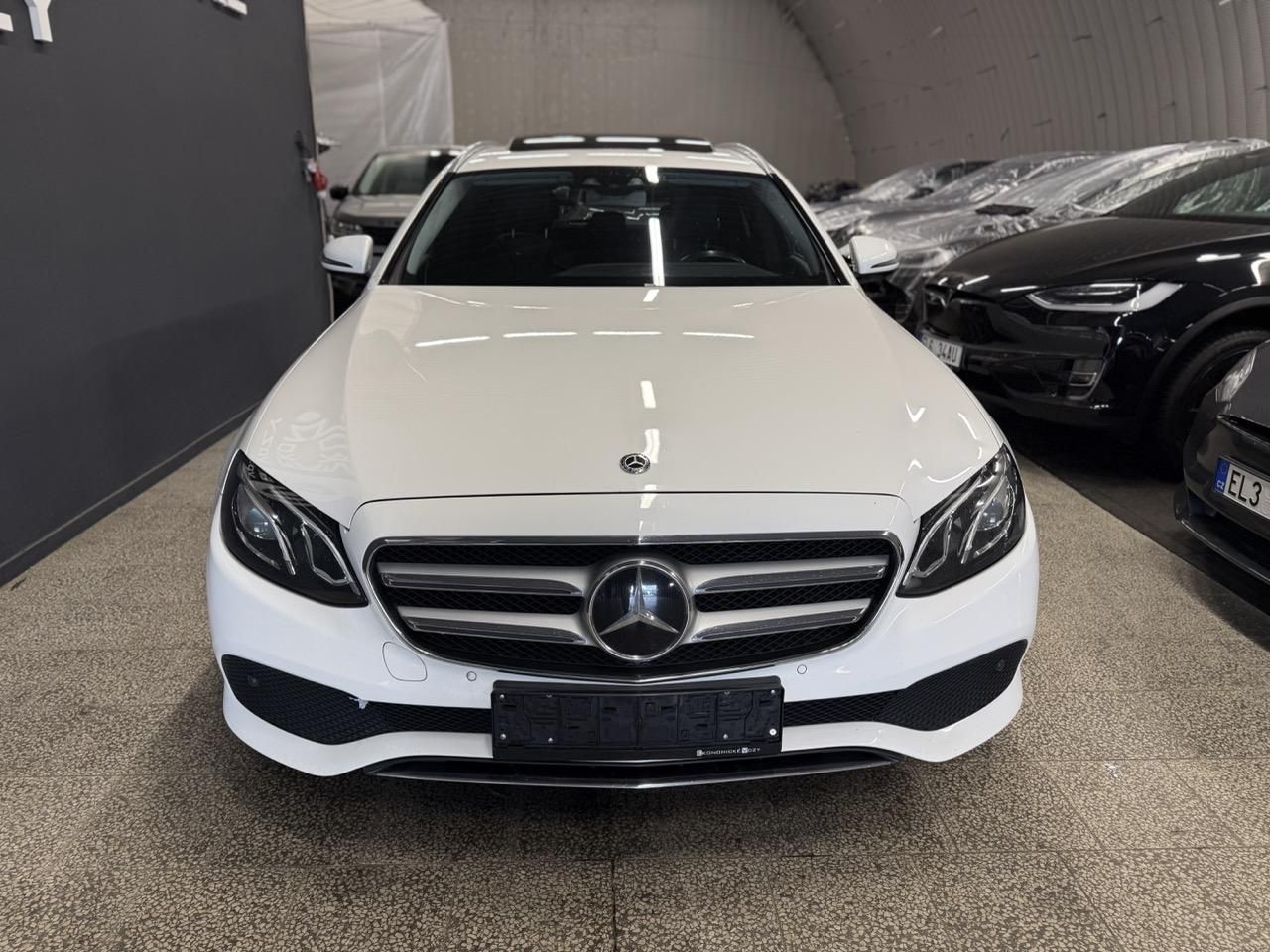 Mercedes-Benz Třídy E, 220D,143KW,TZ, adaptivní tempo - fotka 4