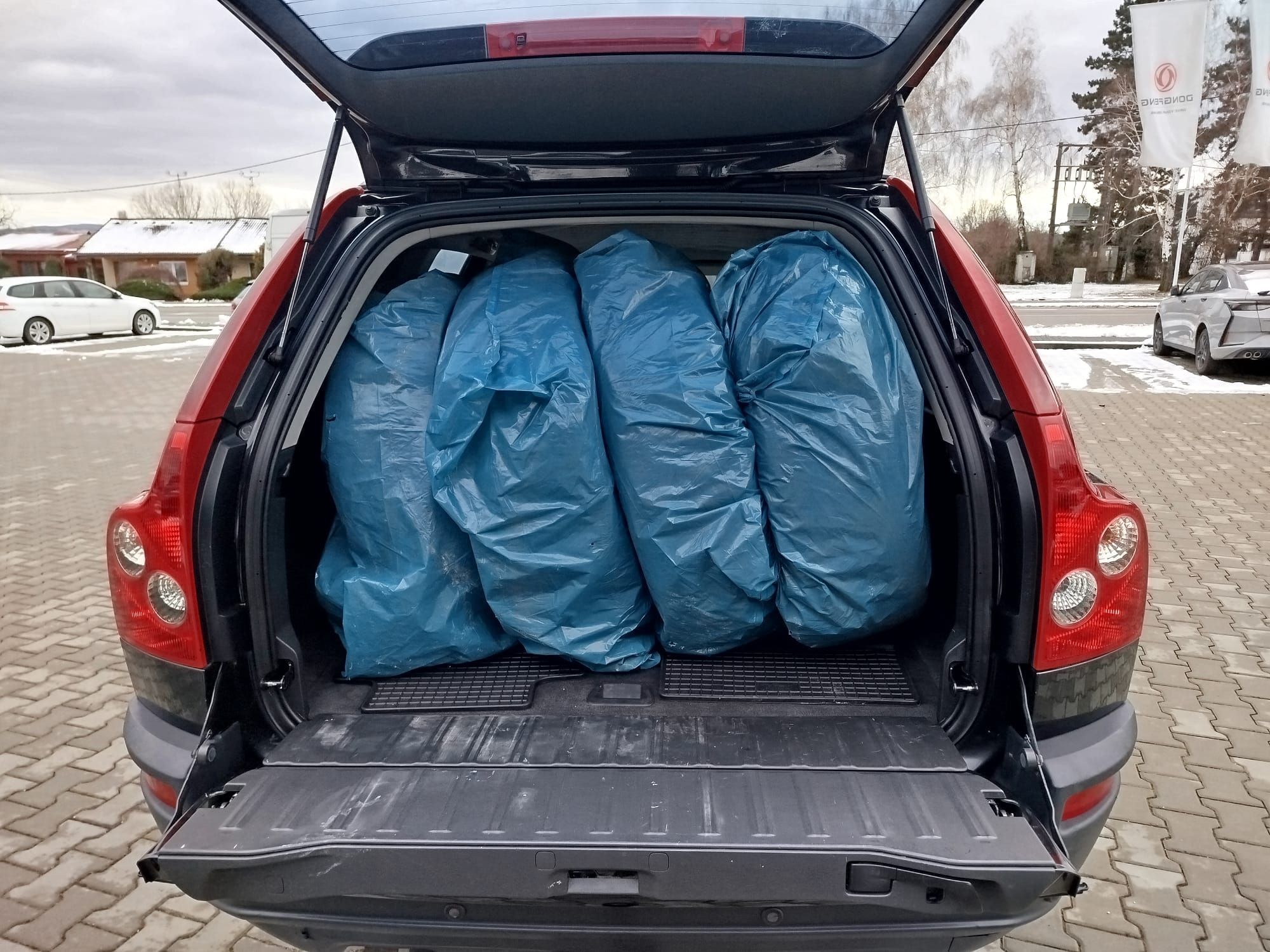 Volvo XC90, 2.4DS AWD 185 AT - fotka 6