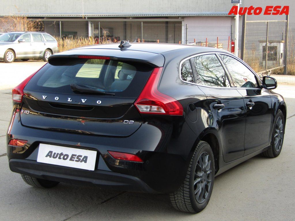 Volvo V40, 2.0 D2,AC,LED,kůže - fotka 4