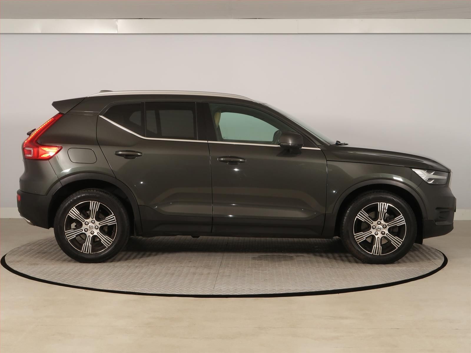 Volvo XC40, D4 AWD, Inscription, 4X4 - fotka 6
