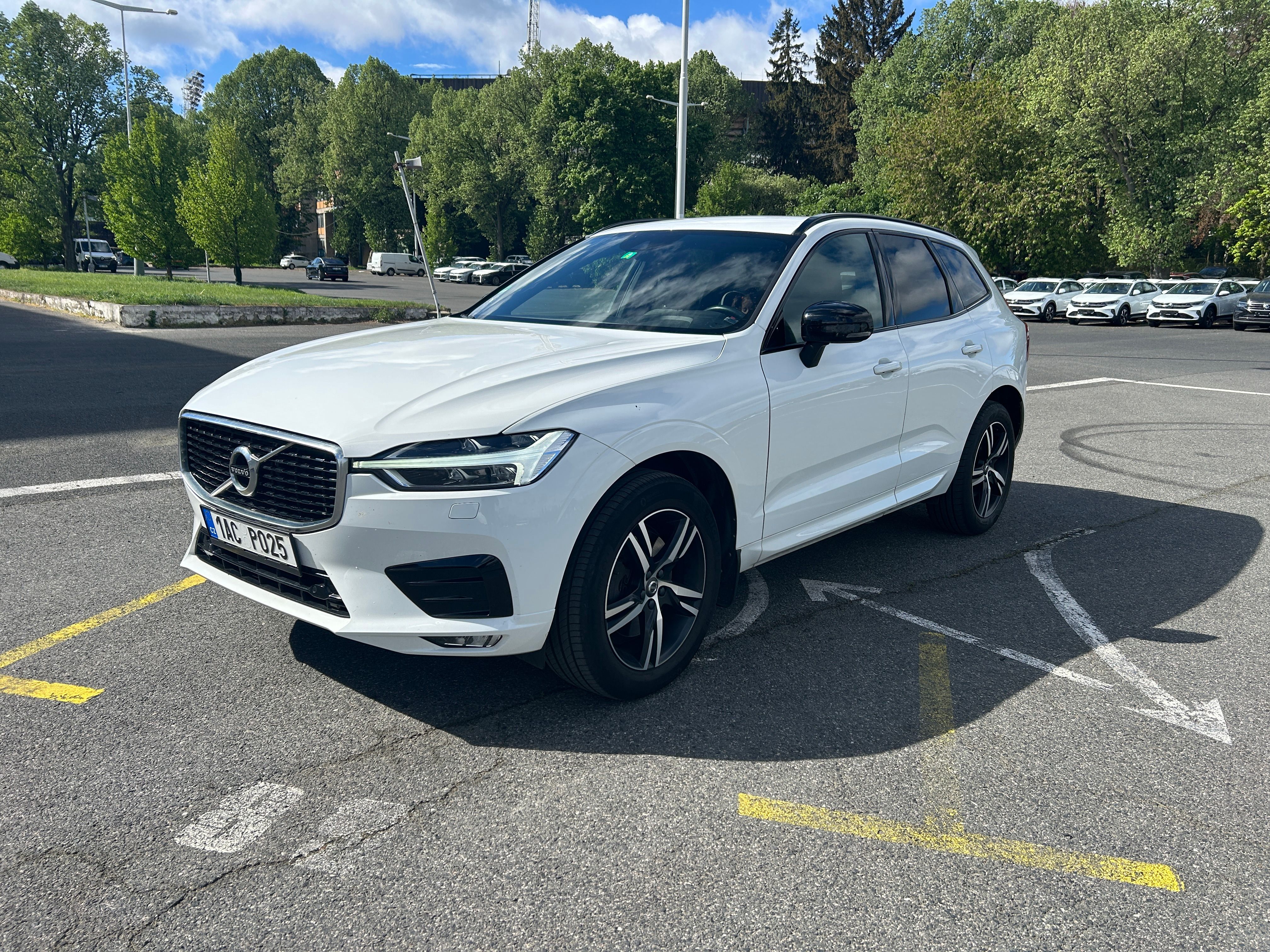 Volvo XC60, D4,R-design,nez. topení, tažné