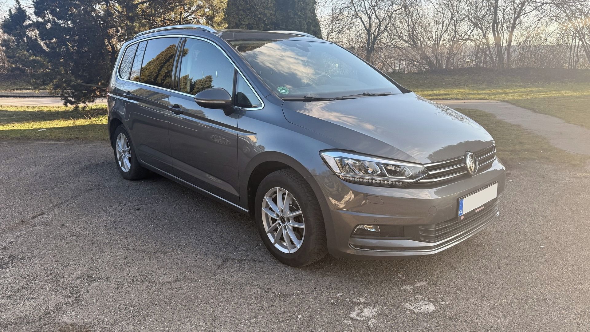 Volkswagen Touran, 2.0TDI 140kW Highline – 7 míst - fotka 3