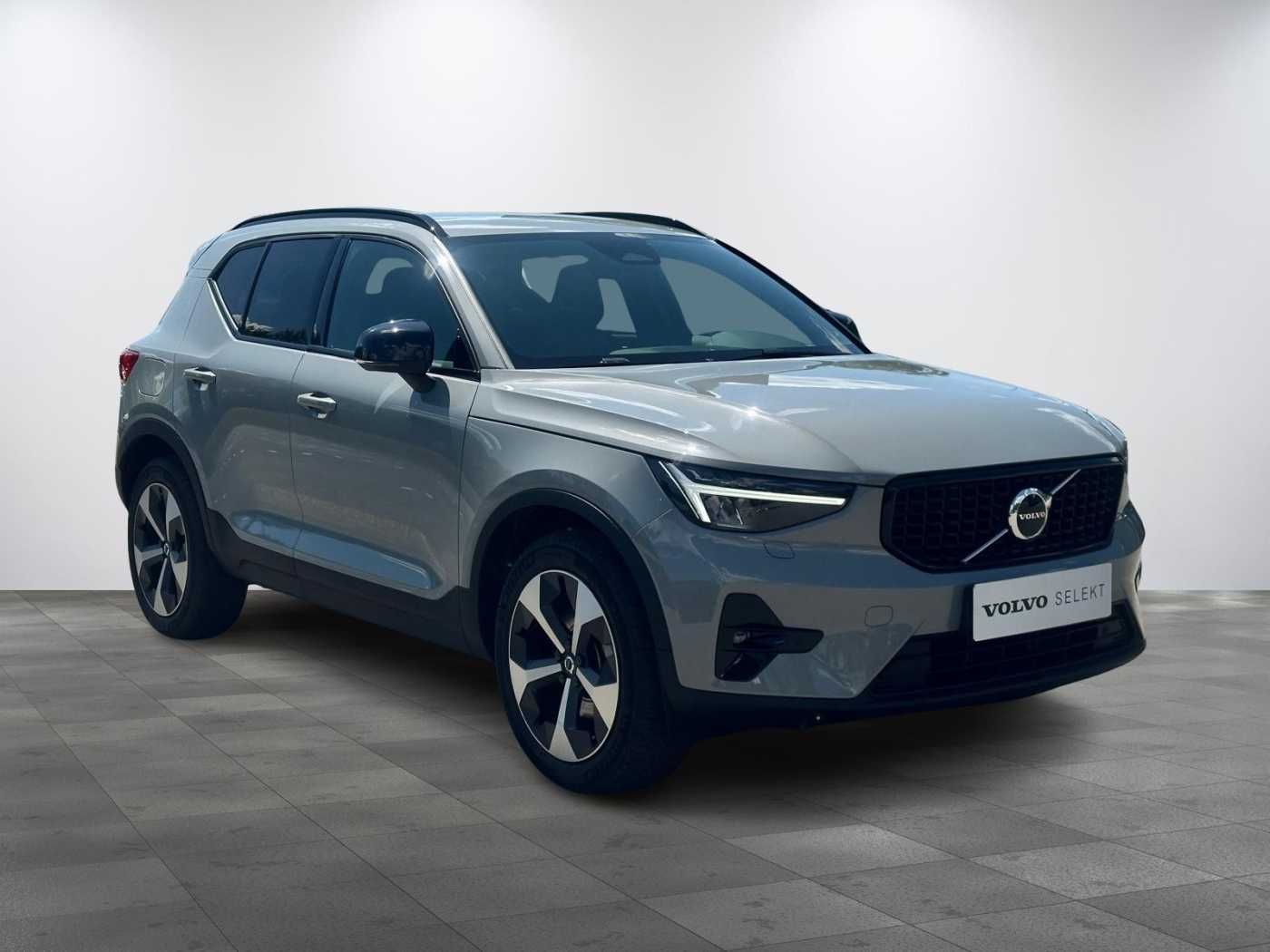 Volvo XC40, PLUS DARK B4 145kW, BLIS, ACC - fotka 2