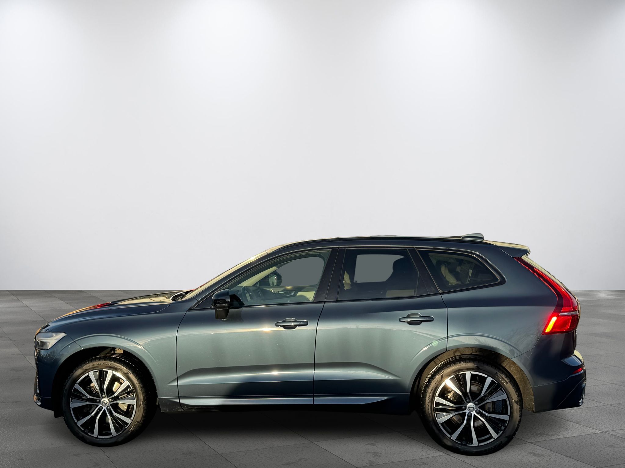Volvo XC60, PLUS B4 AWD, POLESTAR, TZ - fotka 2