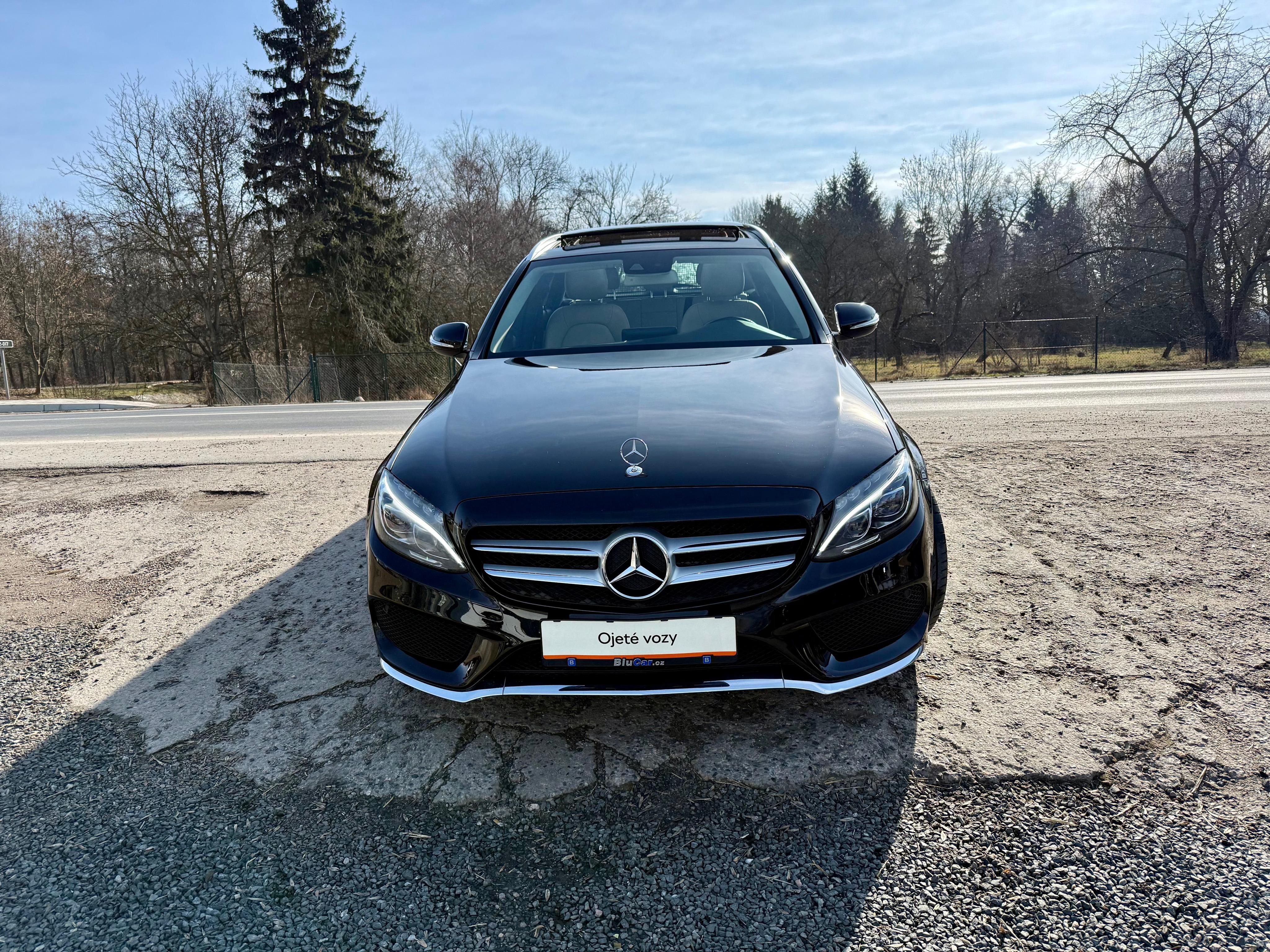 Mercedes-Benz Třídy C, 220d AMG Styling Paket - fotka 2