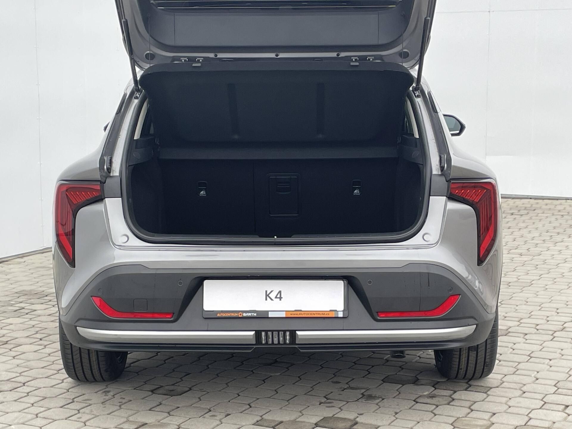 Kia K4, TOP 7DCT 1,6 T-GDi - fotka 4