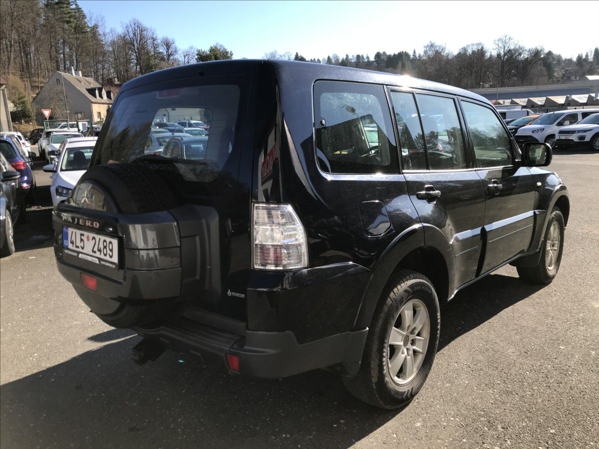Mitsubishi Pajero, 3,2 Di-D 4x4 Automat - fotka 6