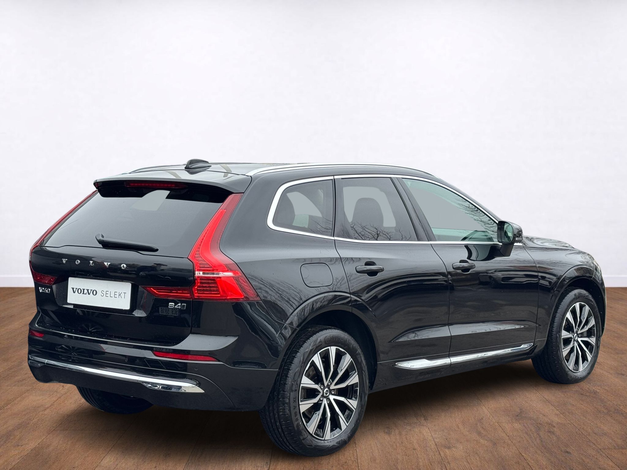 Volvo XC60, B4 AWD PLUS, ACC - fotka 5