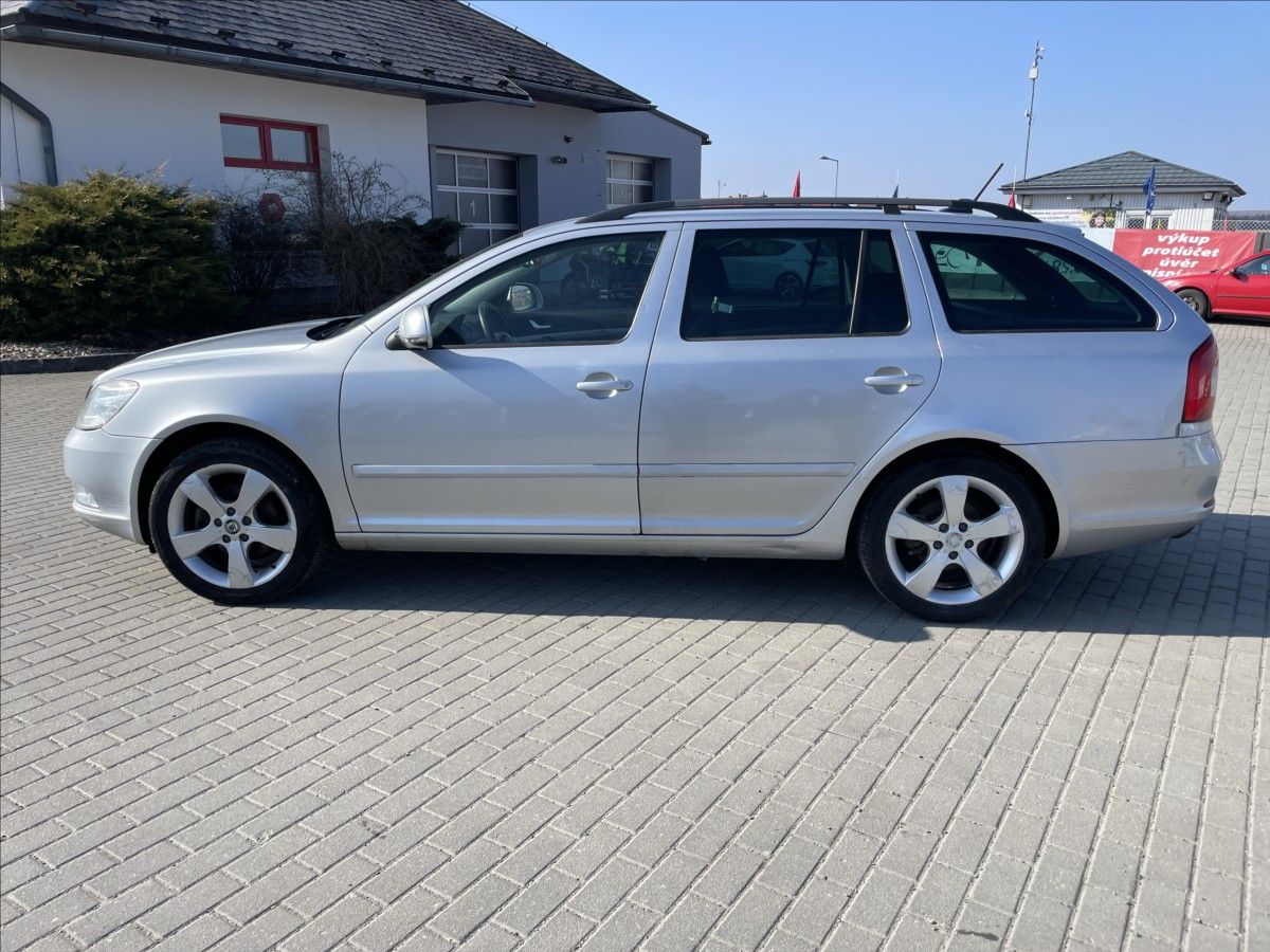 Škoda Octavia, 2,0 TDi 103kw GPS CFH chyba mo - fotka 3