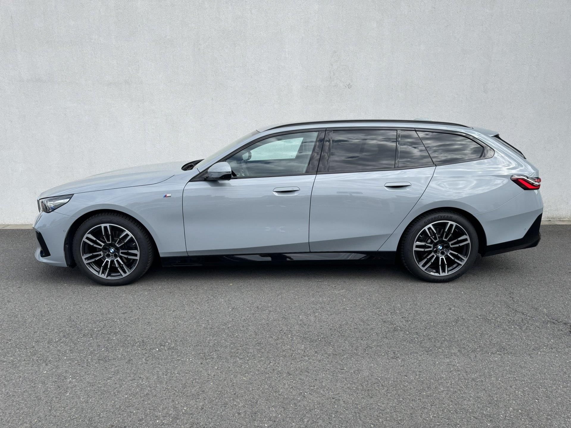BMW Řada 5, 520d xDrive Touring M-Paket - fotka 5