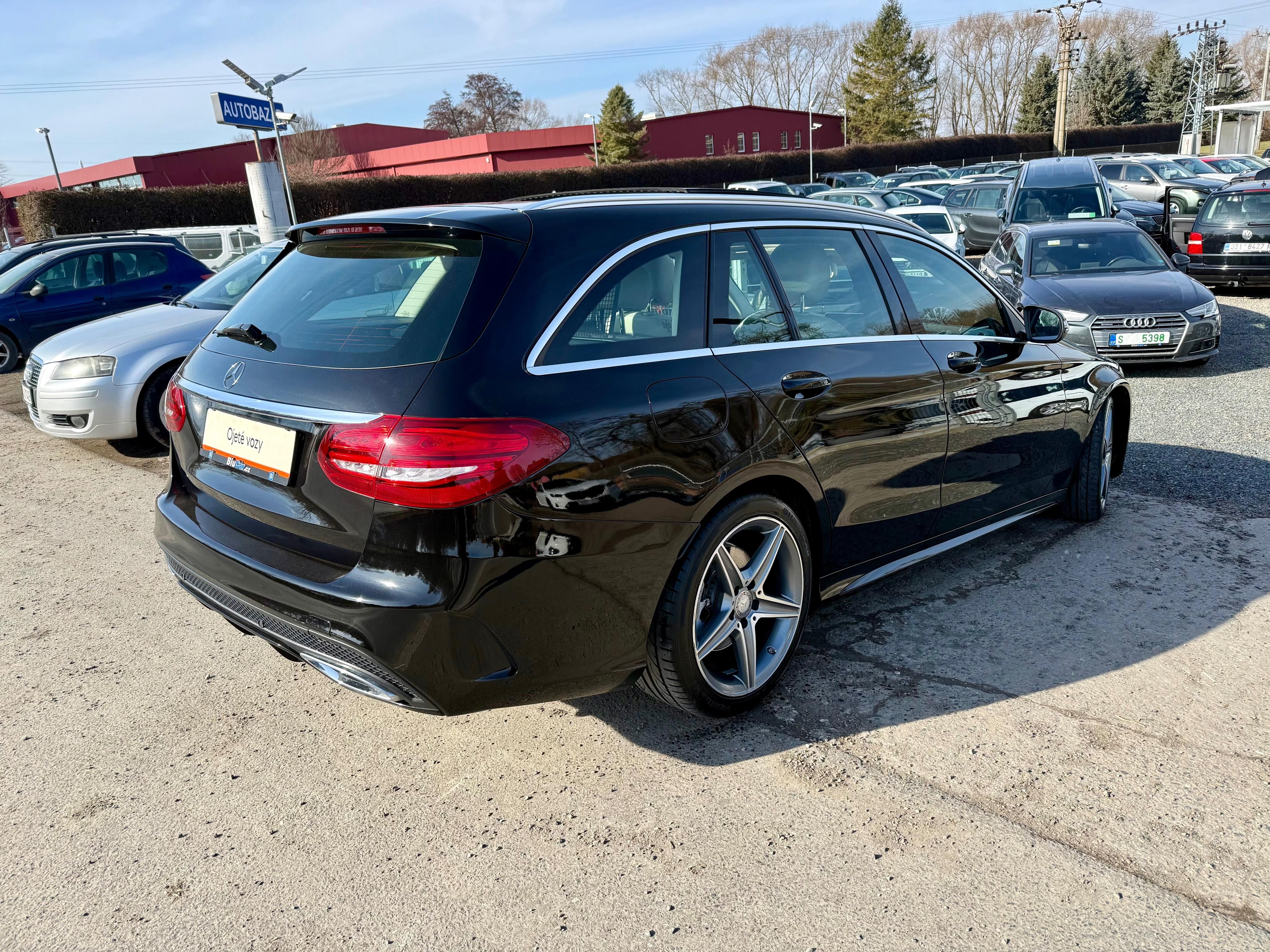Mercedes-Benz Třídy C, 220d AMG Styling Paket - fotka 5