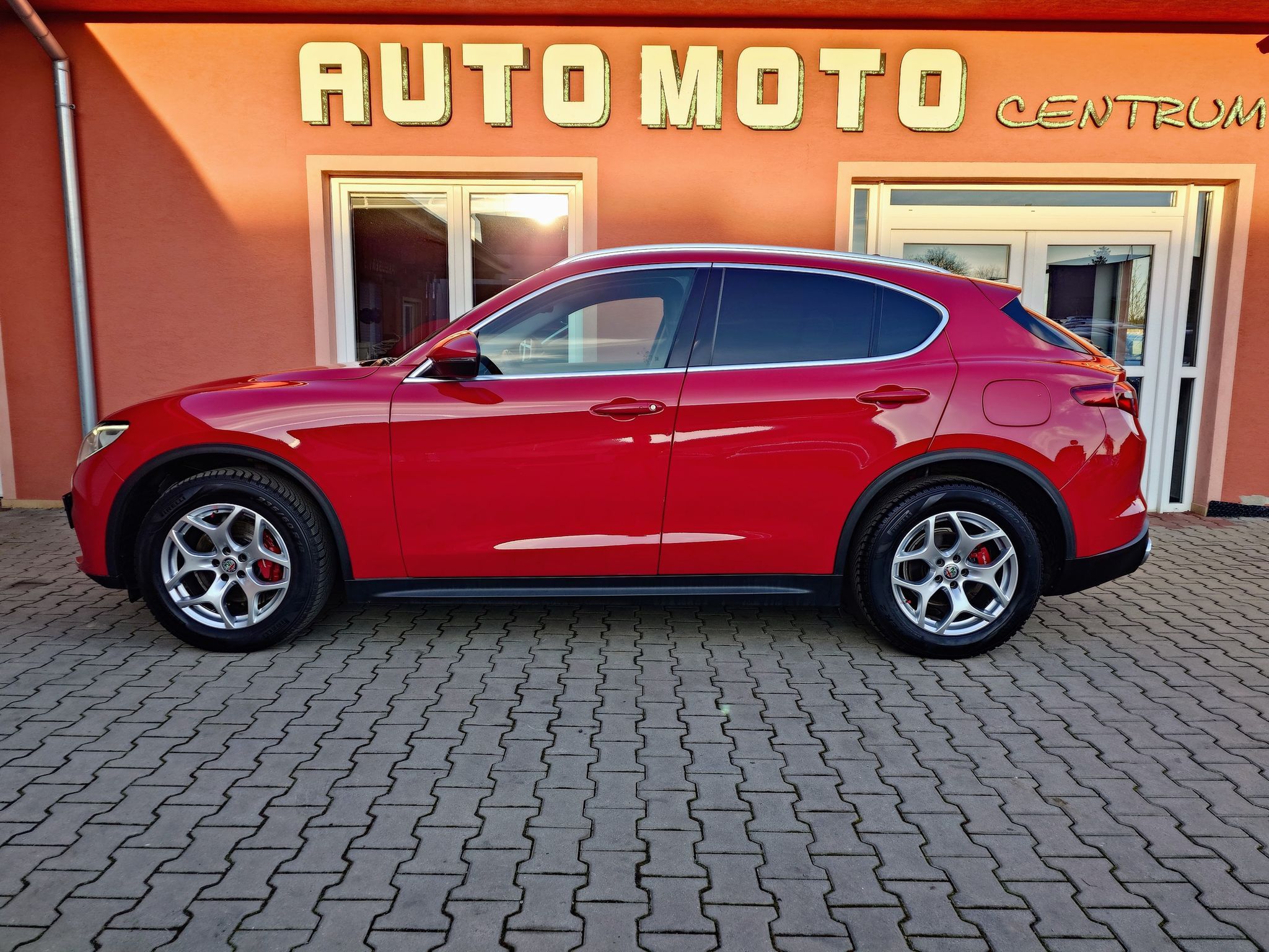 Alfa Romeo Stelvio, 2.2 JTDM Q4 Business 140 kW - fotka 2