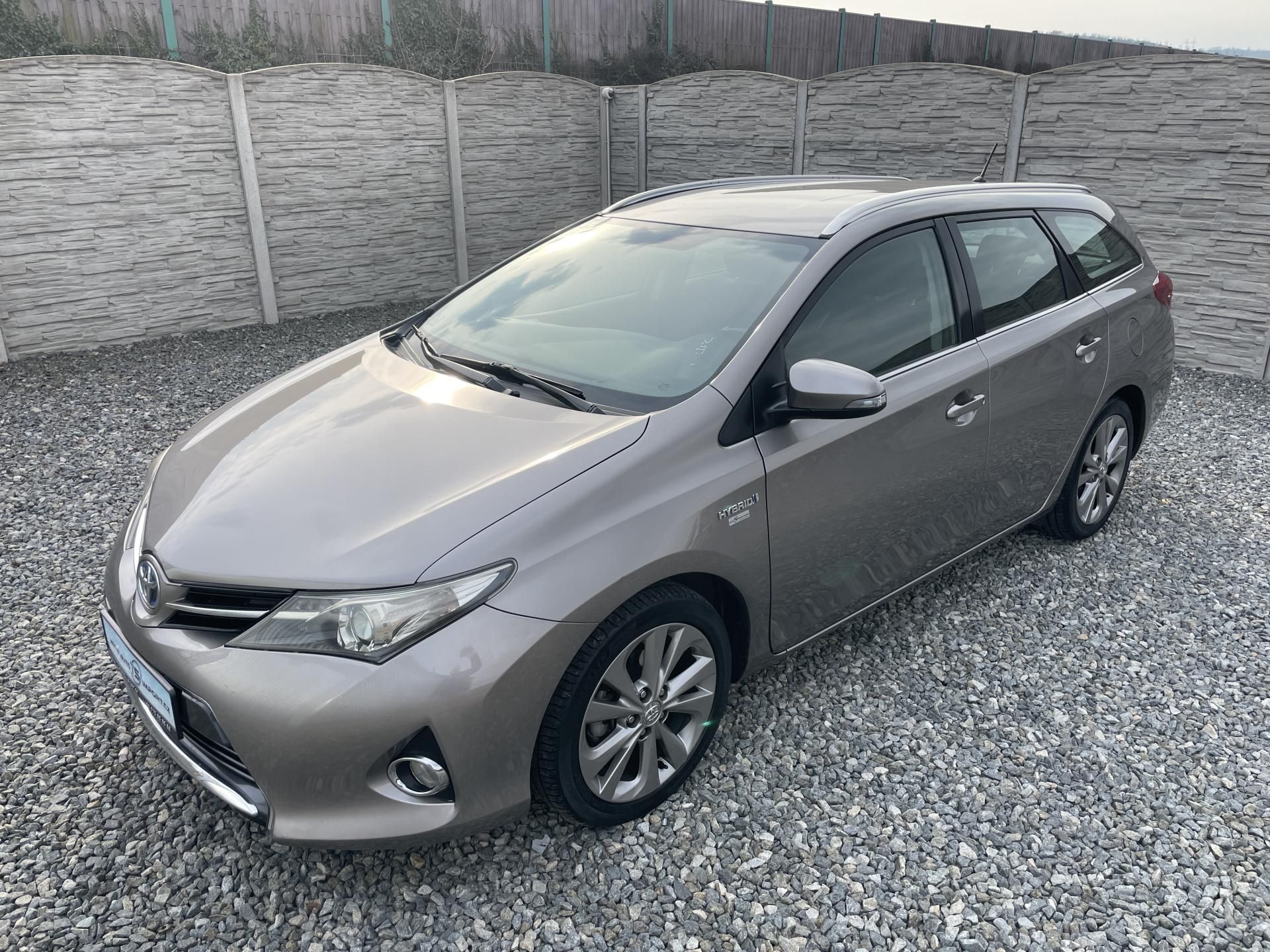 Toyota Auris, 1.8i 16v HYBRID AUT NAVI CAM!! - fotka 4