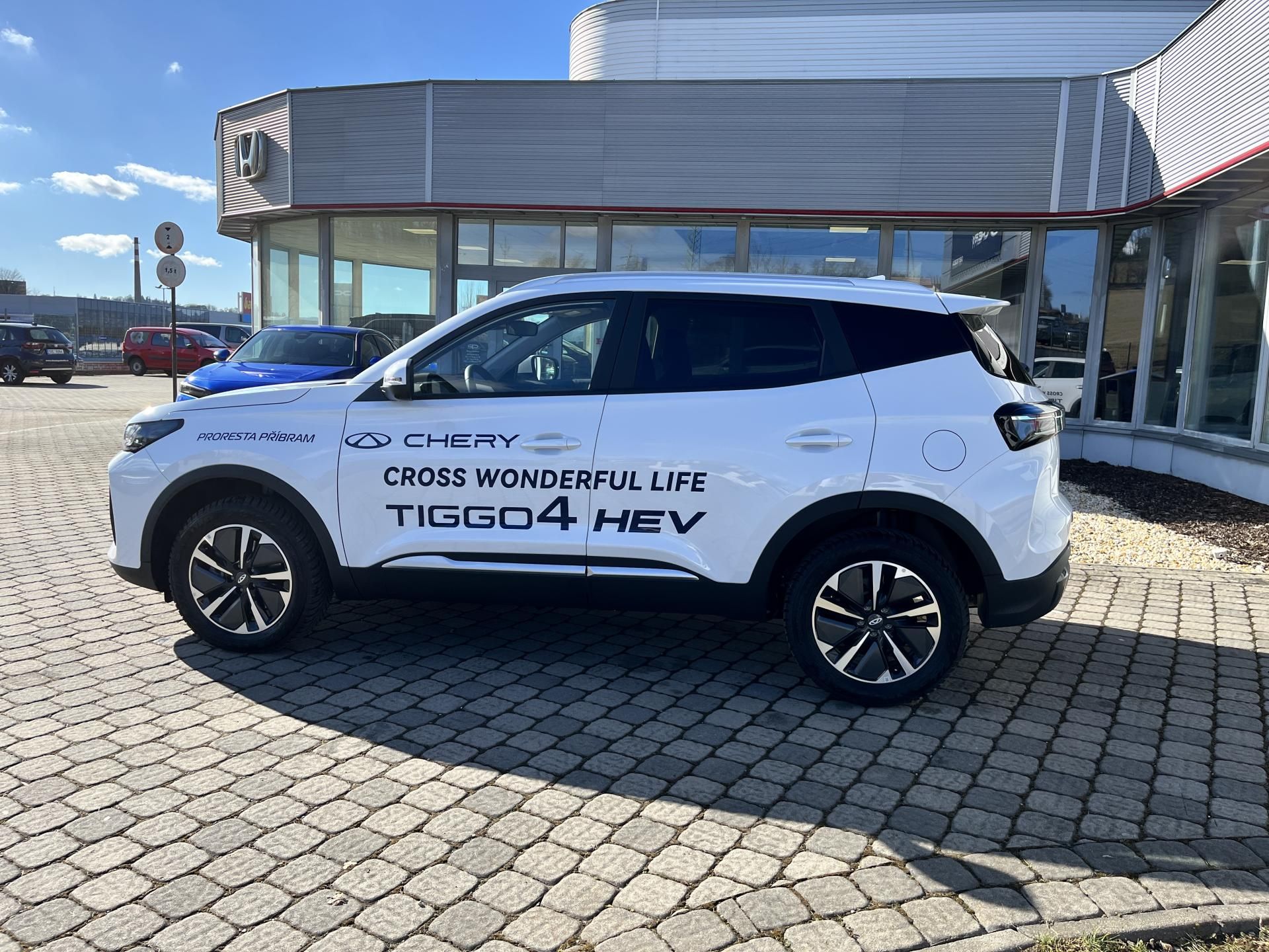 Chery Tiggo 4 HEV, 1,5 HEV UNIQUE DEMO - fotka 4