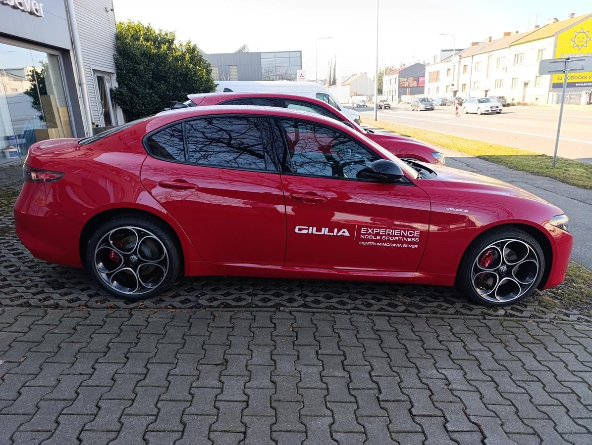 Alfa Romeo Giulia, Veloce 2,0 Turbo 280k AWD - fotka 6