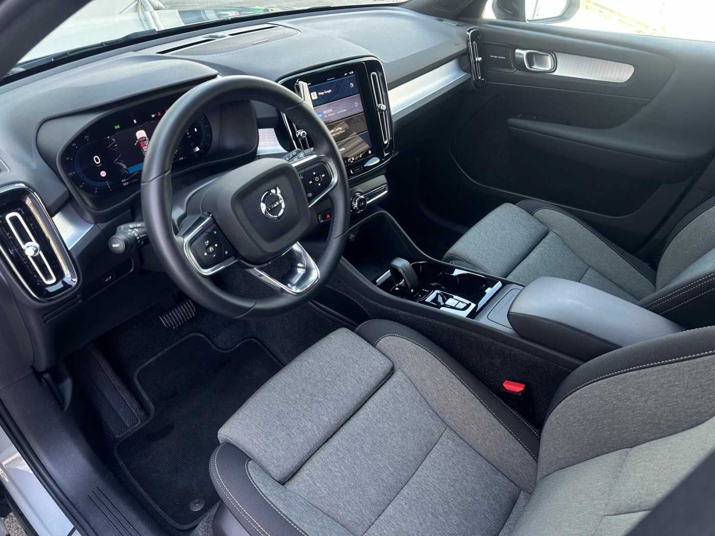 Volvo XC40, PLUS DARK B4 145kW, BLIS, ACC - fotka 6
