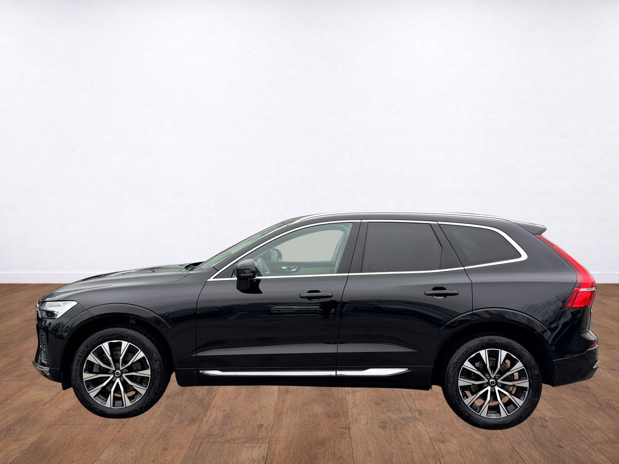 Volvo XC60, B4 AWD PLUS, ACC - fotka 2