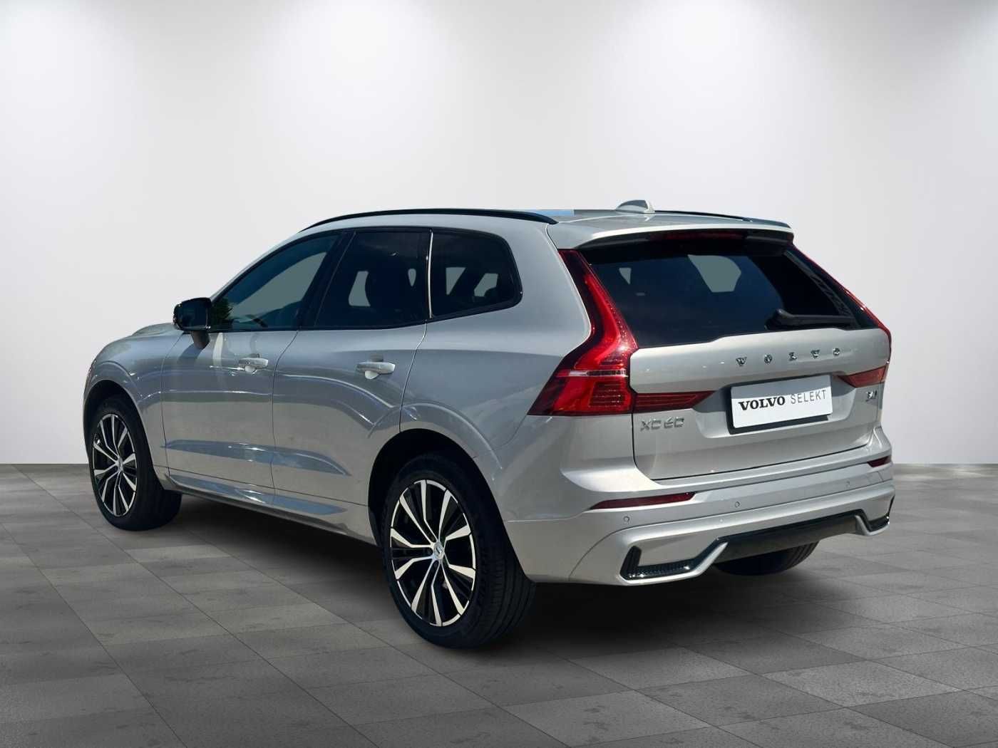 Volvo XC60, PLUS DARK B4 AWD, REZERVACE - fotka 4