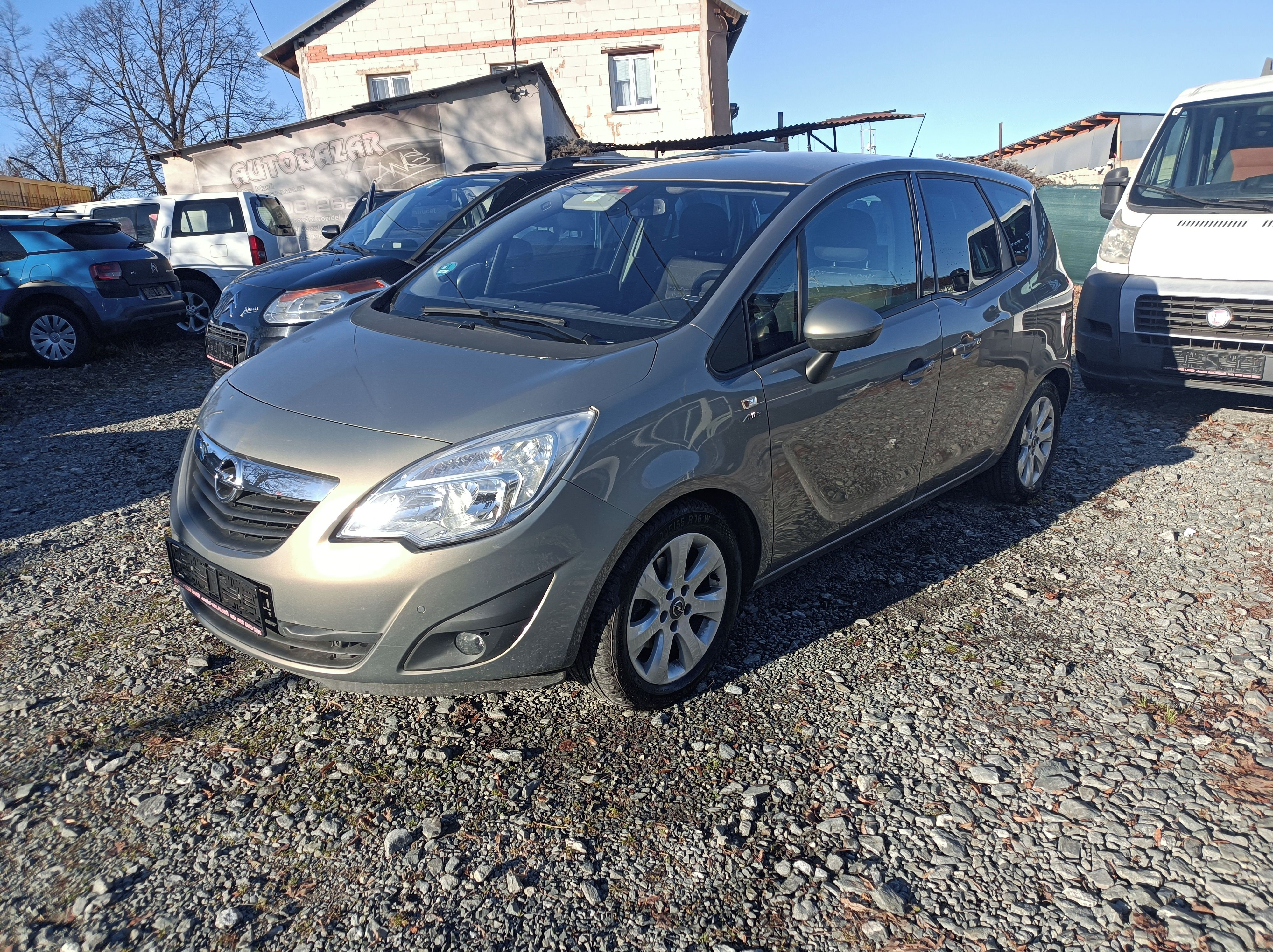 Opel Meriva, 1.4-88 kW,klima,r.13.s.kniha - fotka 3