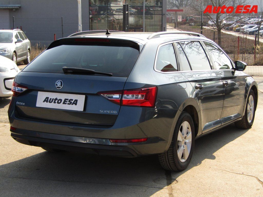 Škoda Superb, 2.0 TDi,Ambition,DSG - fotka 4