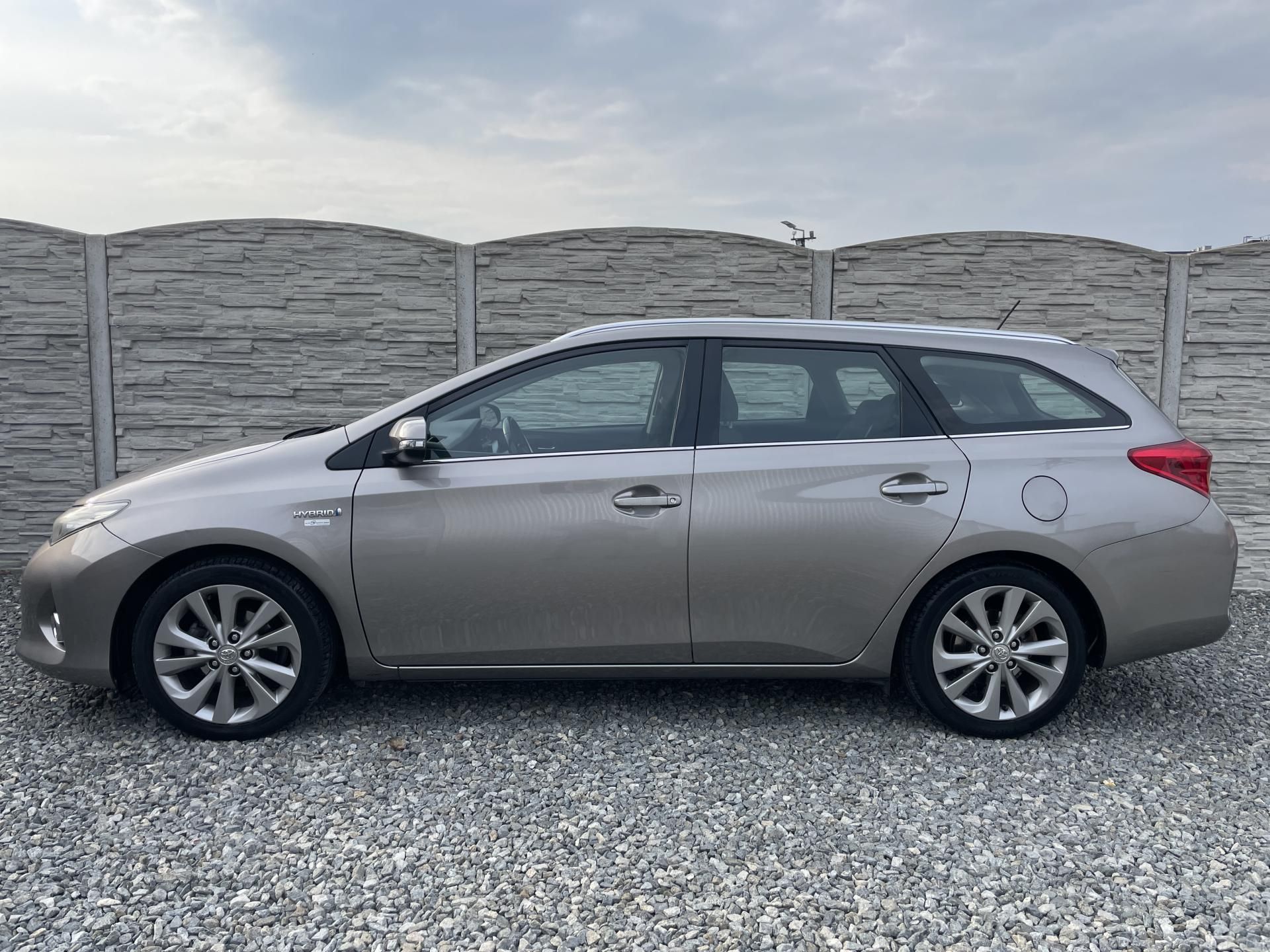Toyota Auris, 1.8i 16v HYBRID AUT NAVI CAM!!
