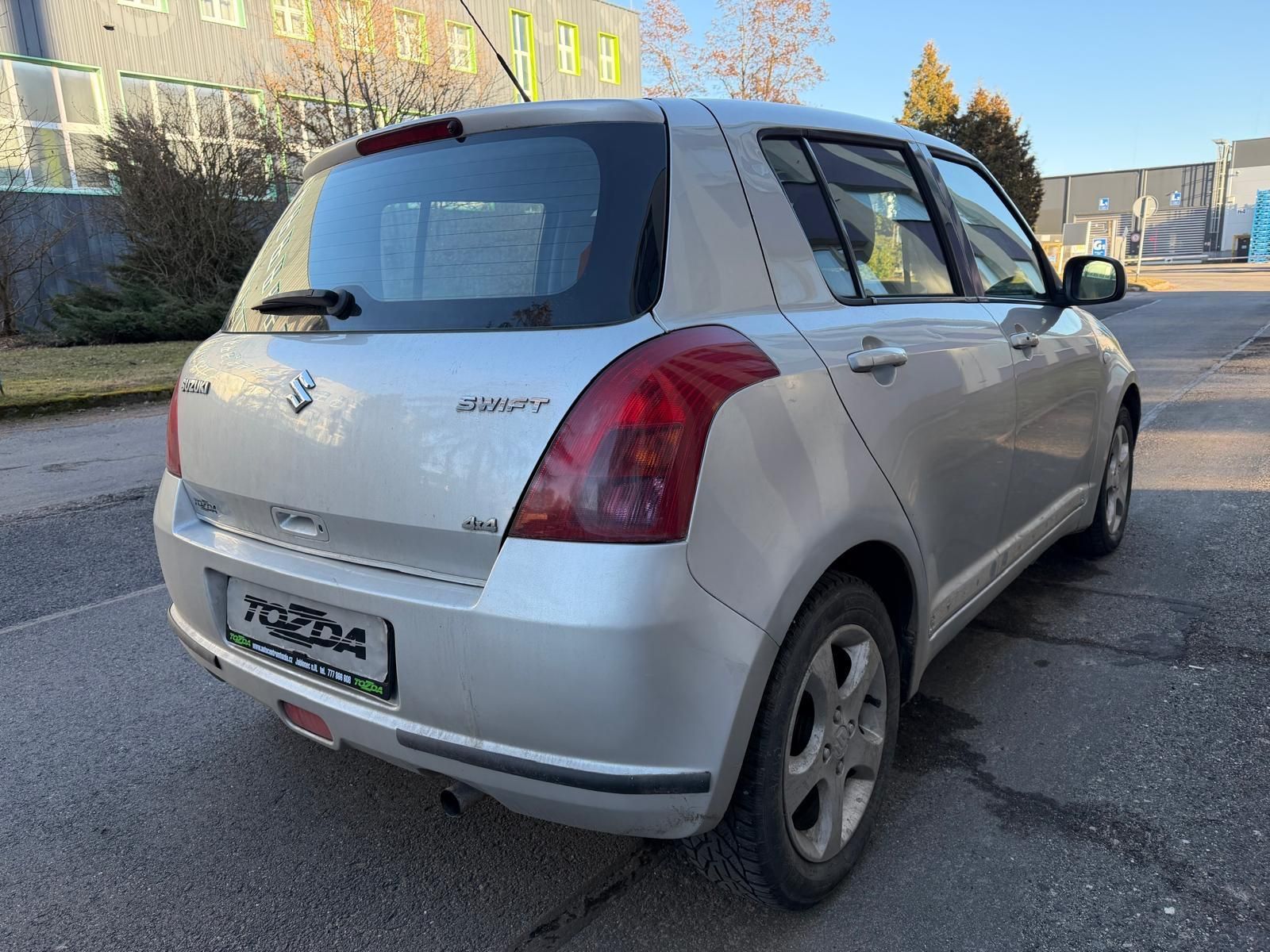 Suzuki Swift, 1,3 16V 4x4 / sada pneu / - fotka 6