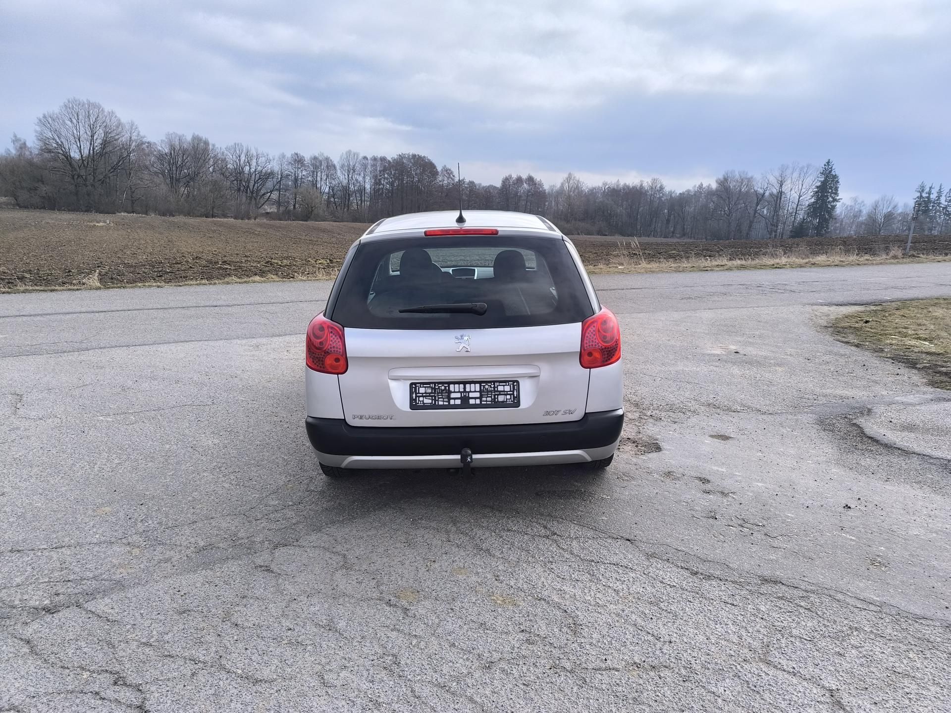 Peugeot 207, 1.4  1.MAJITEL, DOLOŽENÉ KM - fotka 6