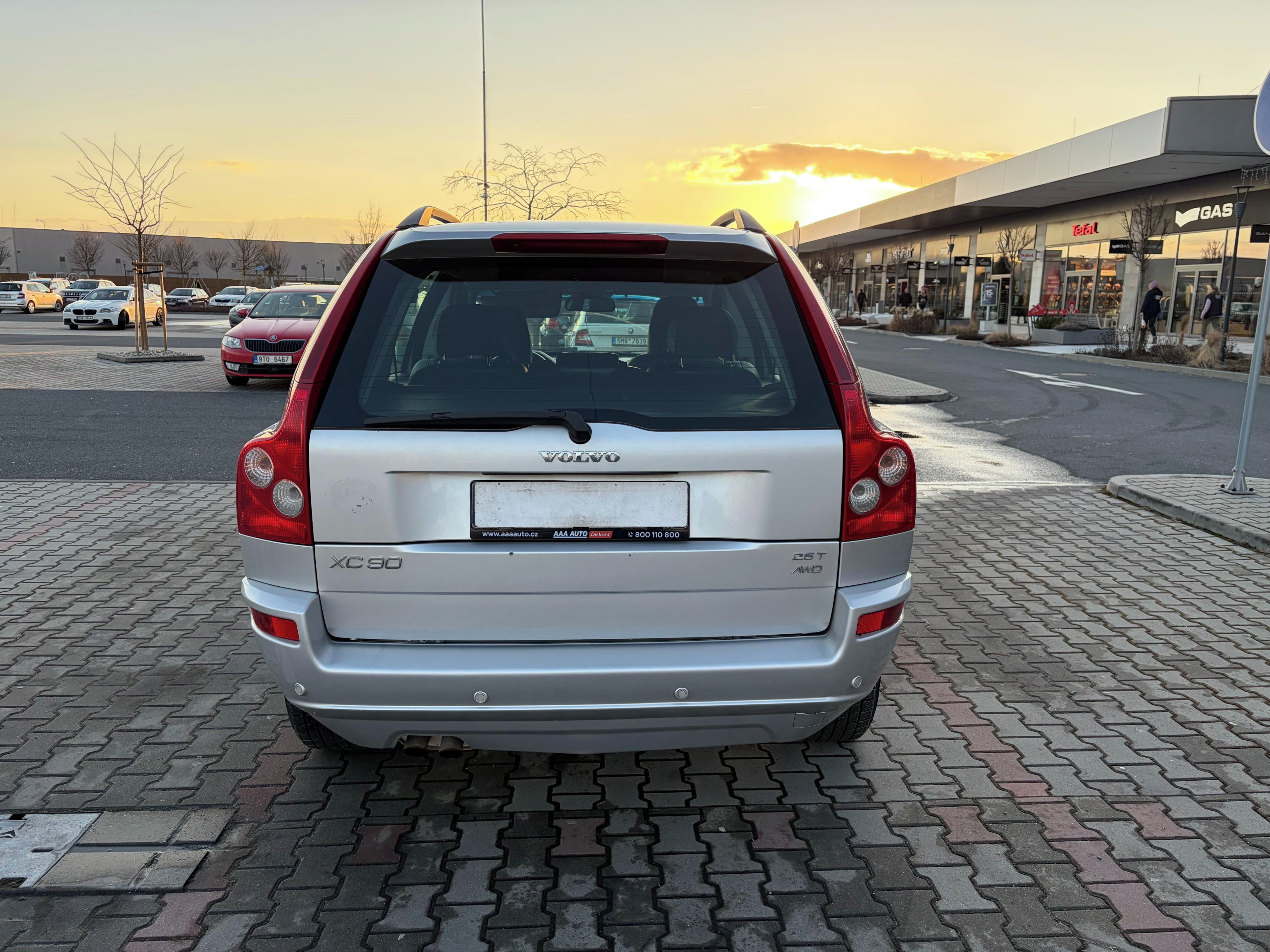 Volvo XC90, 2.5T 154kw 4x4 manuál ČR - fotka 4
