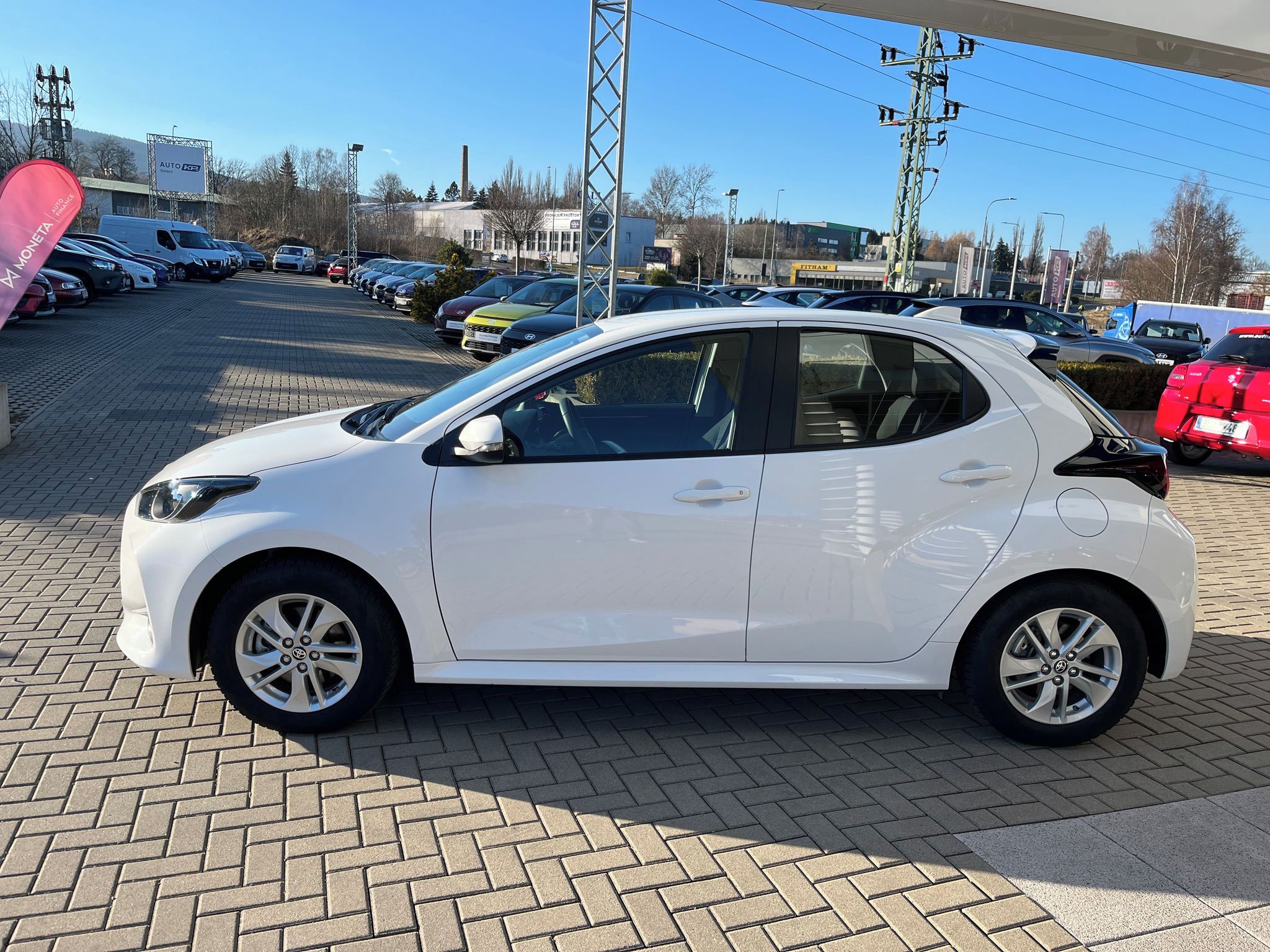 Toyota Yaris, 1.5 Hybrid e-CVT Comfort - fotka 3