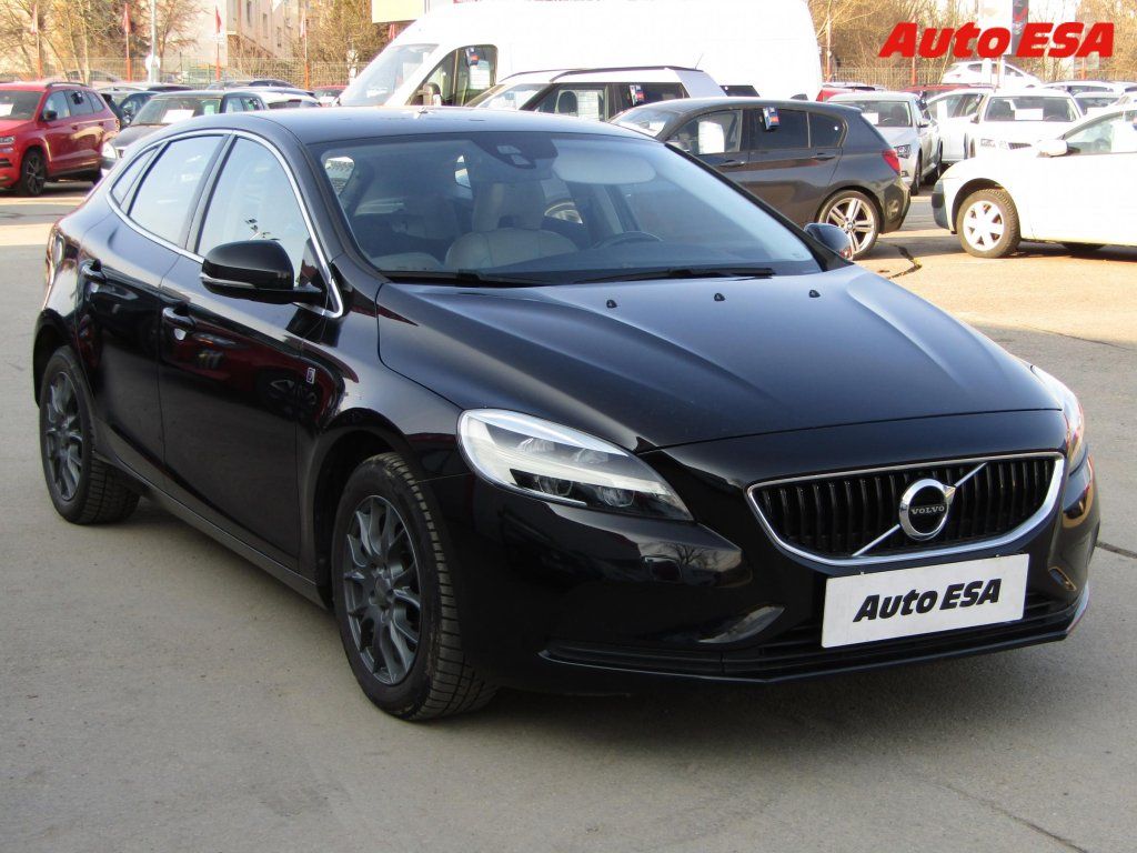 Volvo V40, 2.0 D2,AC,LED,kůže