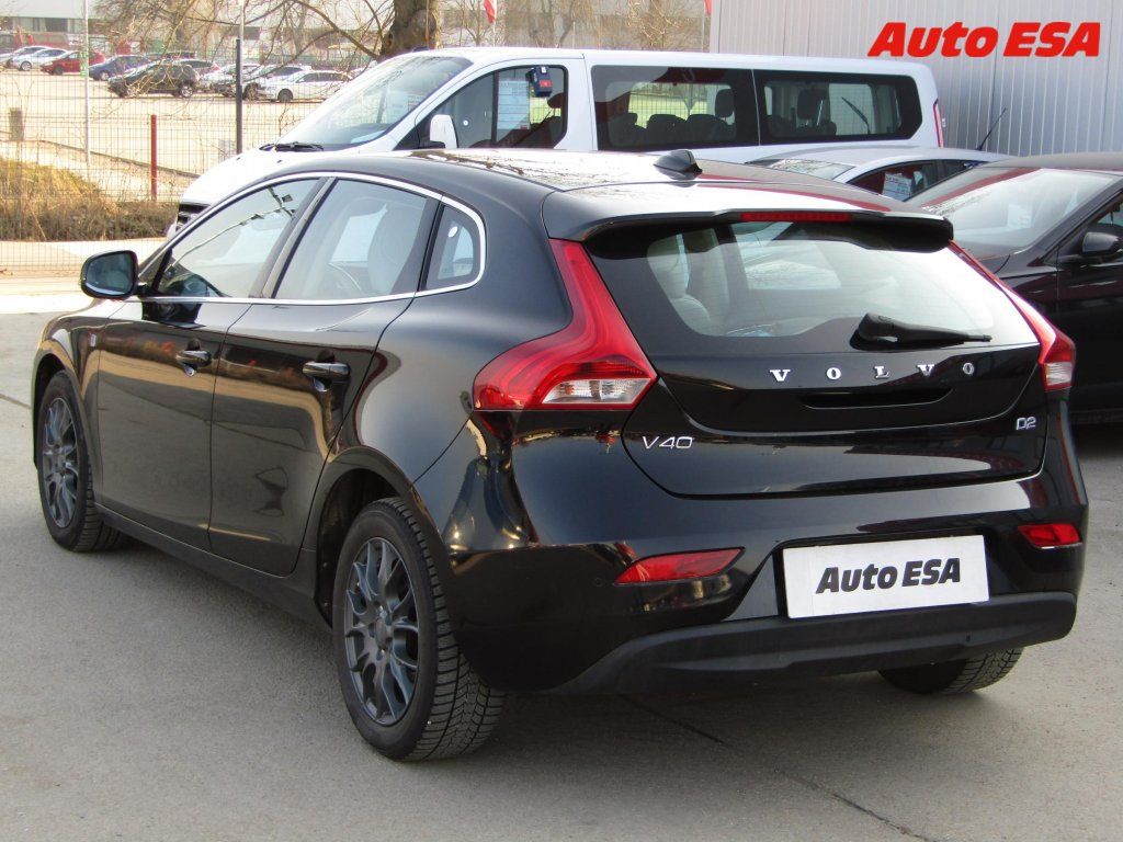 Volvo V40, 2.0 D2,AC,LED,kůže - fotka 6