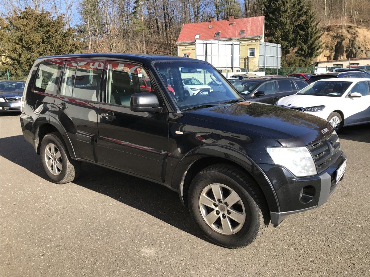 Mitsubishi Pajero, 3,2 Di-D 4x4 Automat - fotka 5