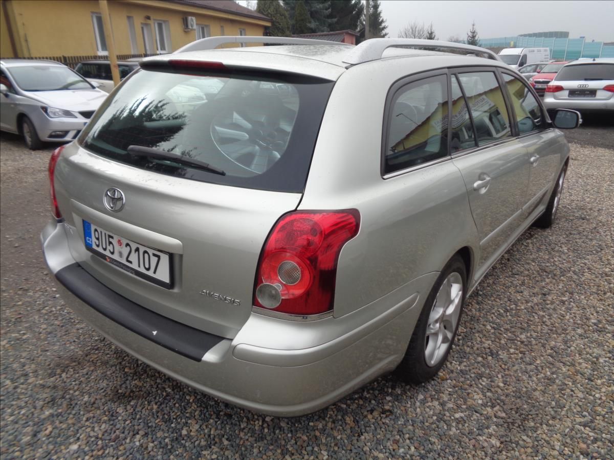 Toyota Avensis, 2,0 - fotka 3