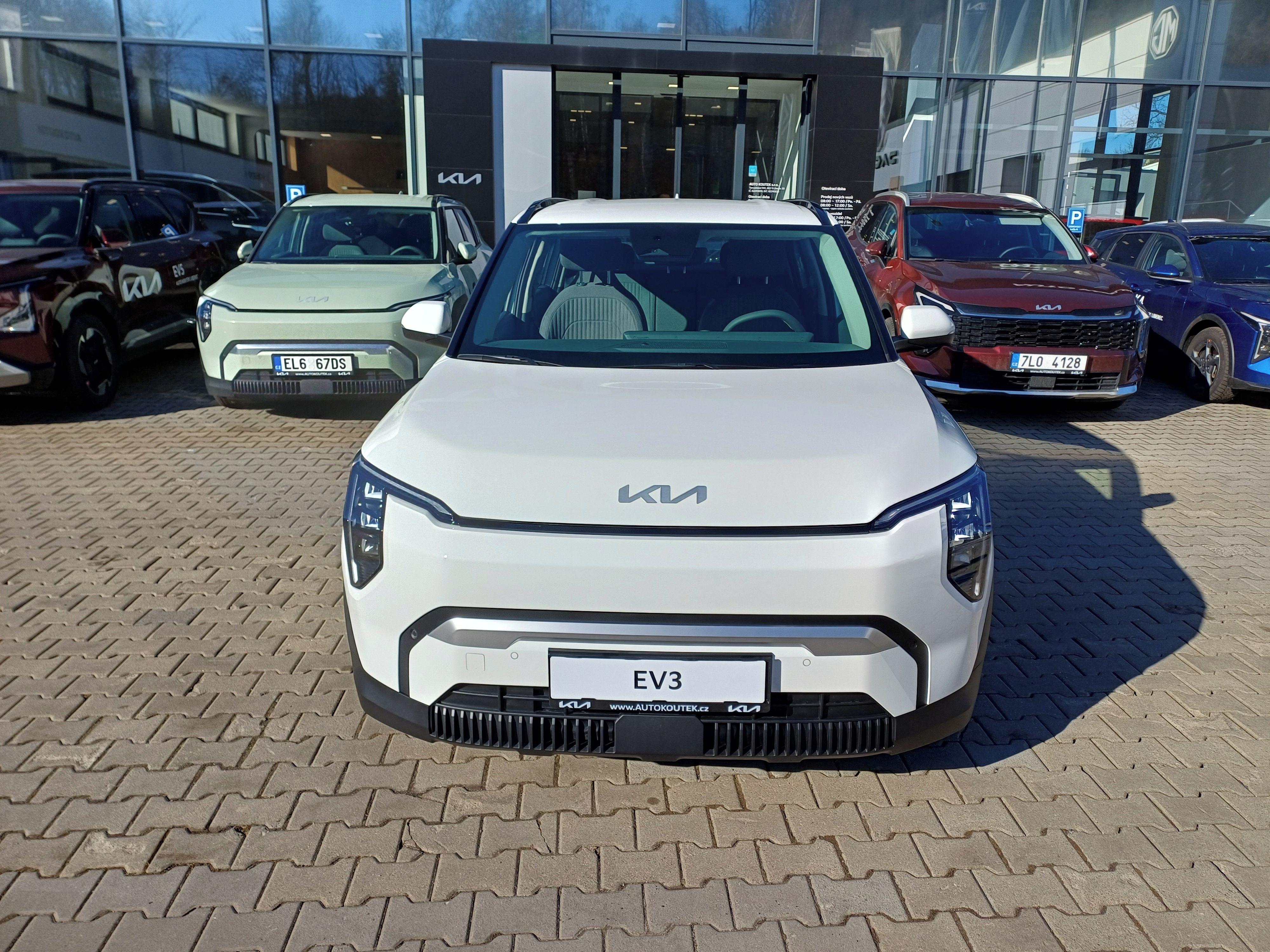 Kia EV3, 4x2 AIR + PAKET HEAT - fotka 2