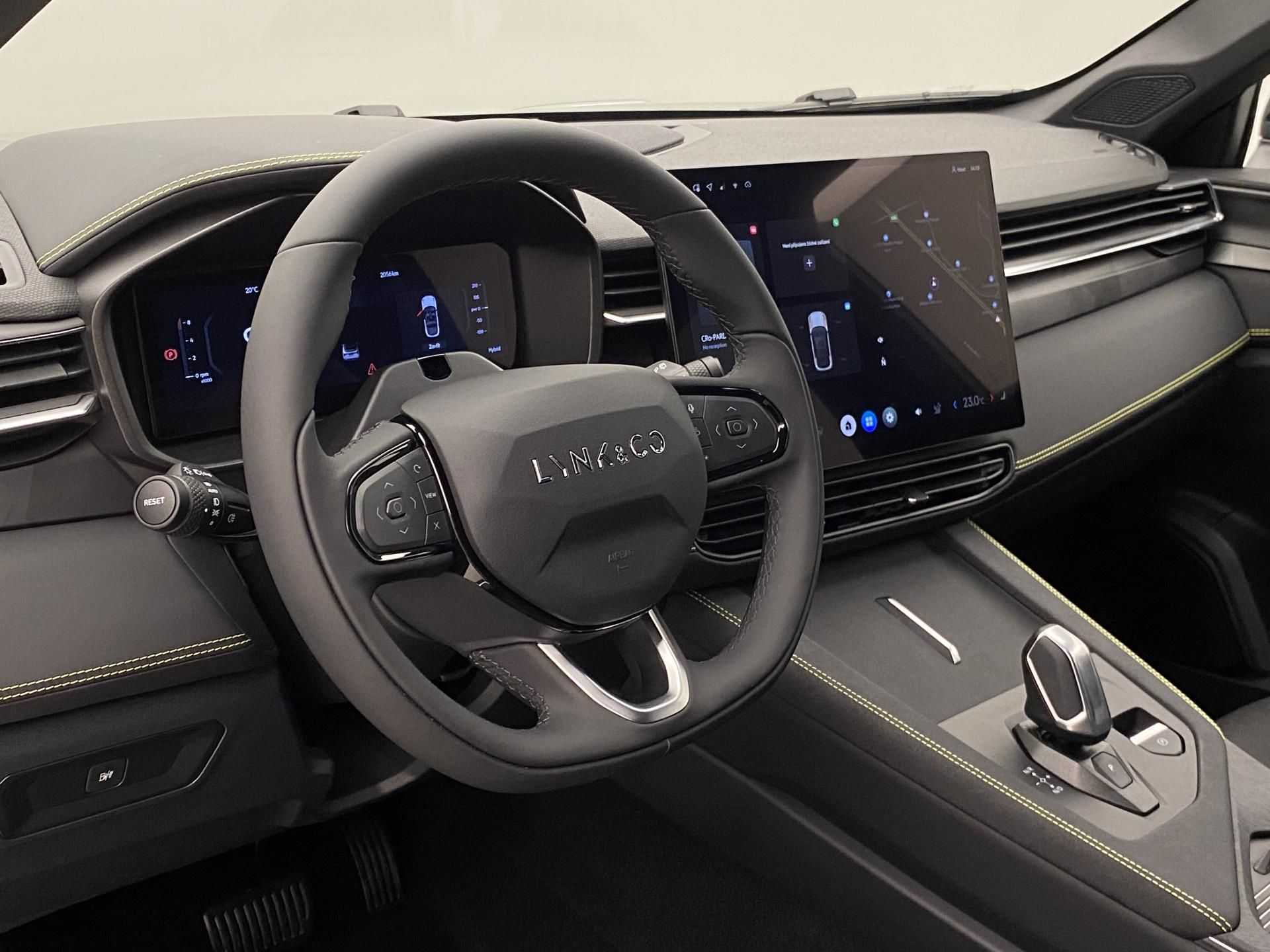 Lynk & Co 01, 01 CORE PHEV - fotka 4