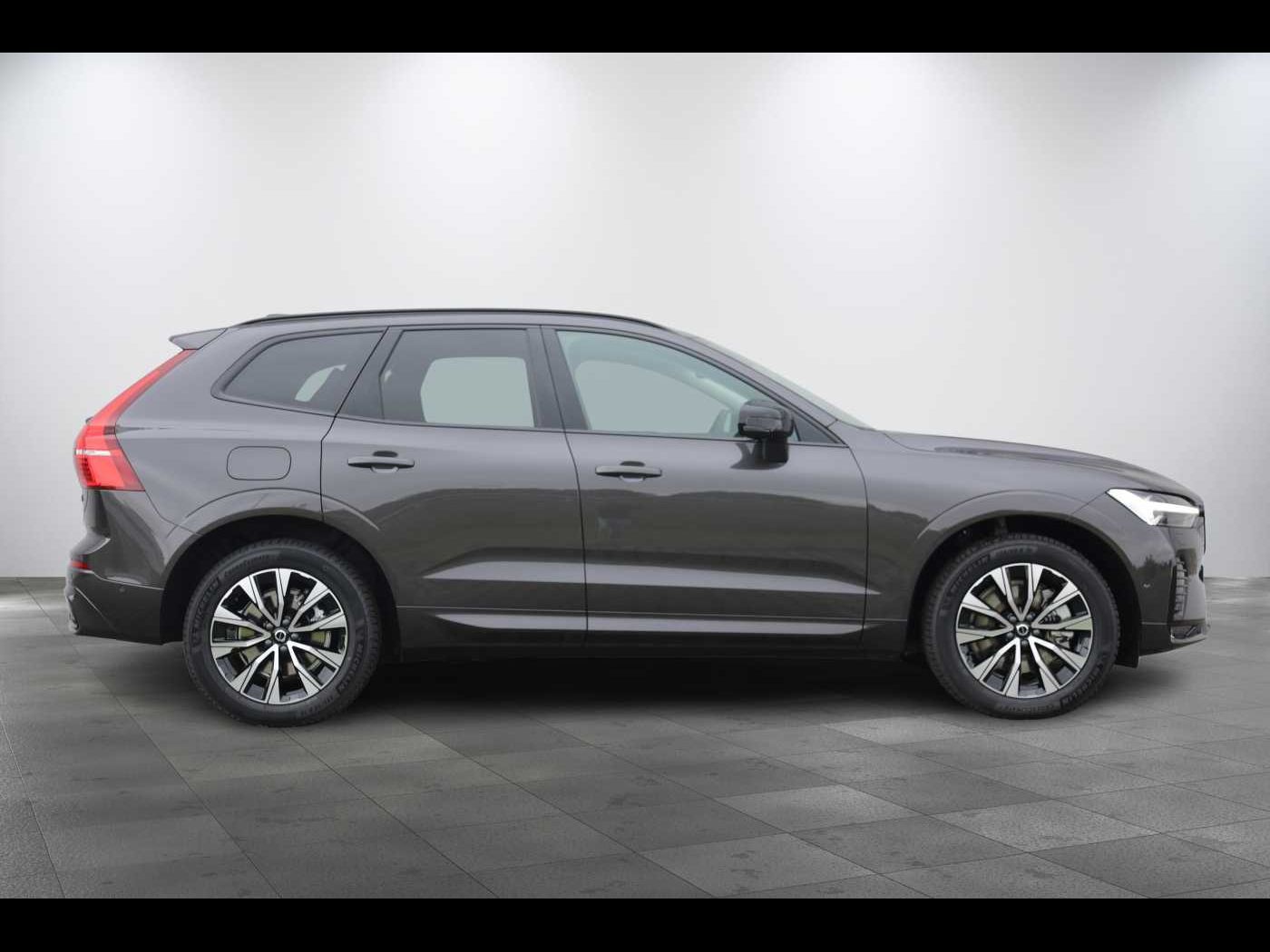 Volvo XC60, B5 AWD PLUS, LIGHT PAKET, ACC - fotka 6