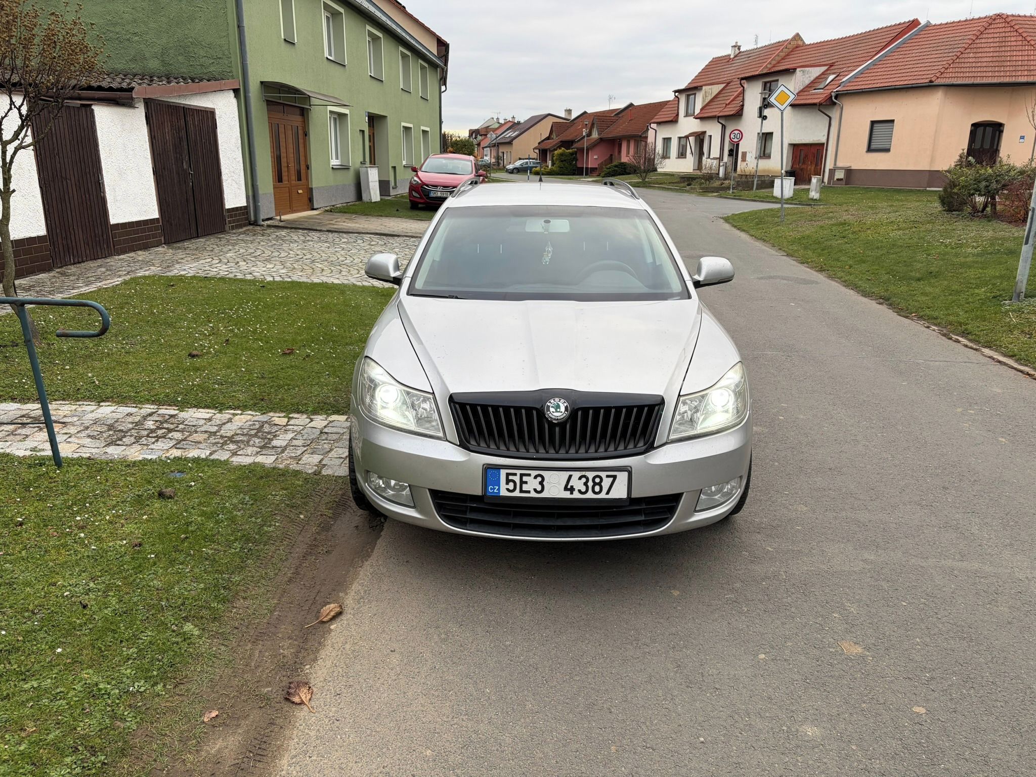 Škoda Octavia, 1.6 MPI Facelift - fotka 2