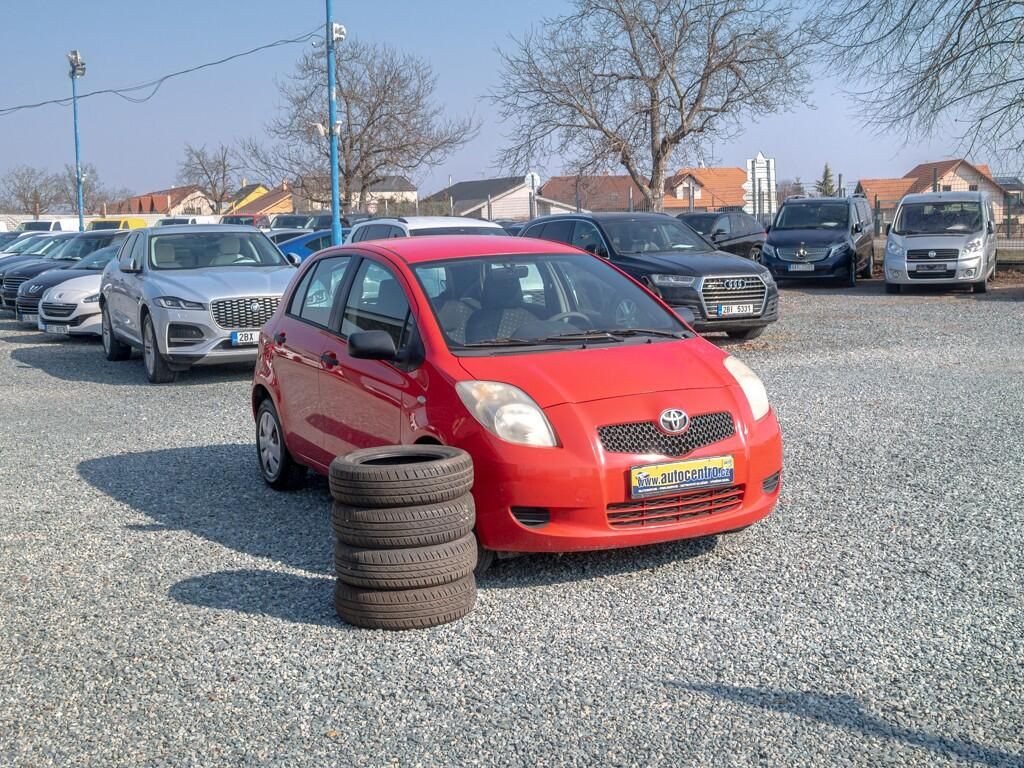 Toyota Yaris, ČR 1.0i 51KW AC – 2x PNEU - fotka 4