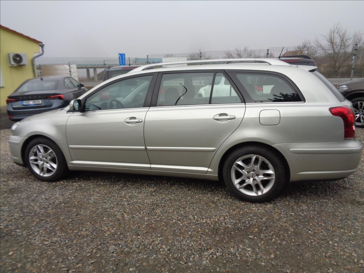 Toyota Avensis, 2,0 - fotka 6