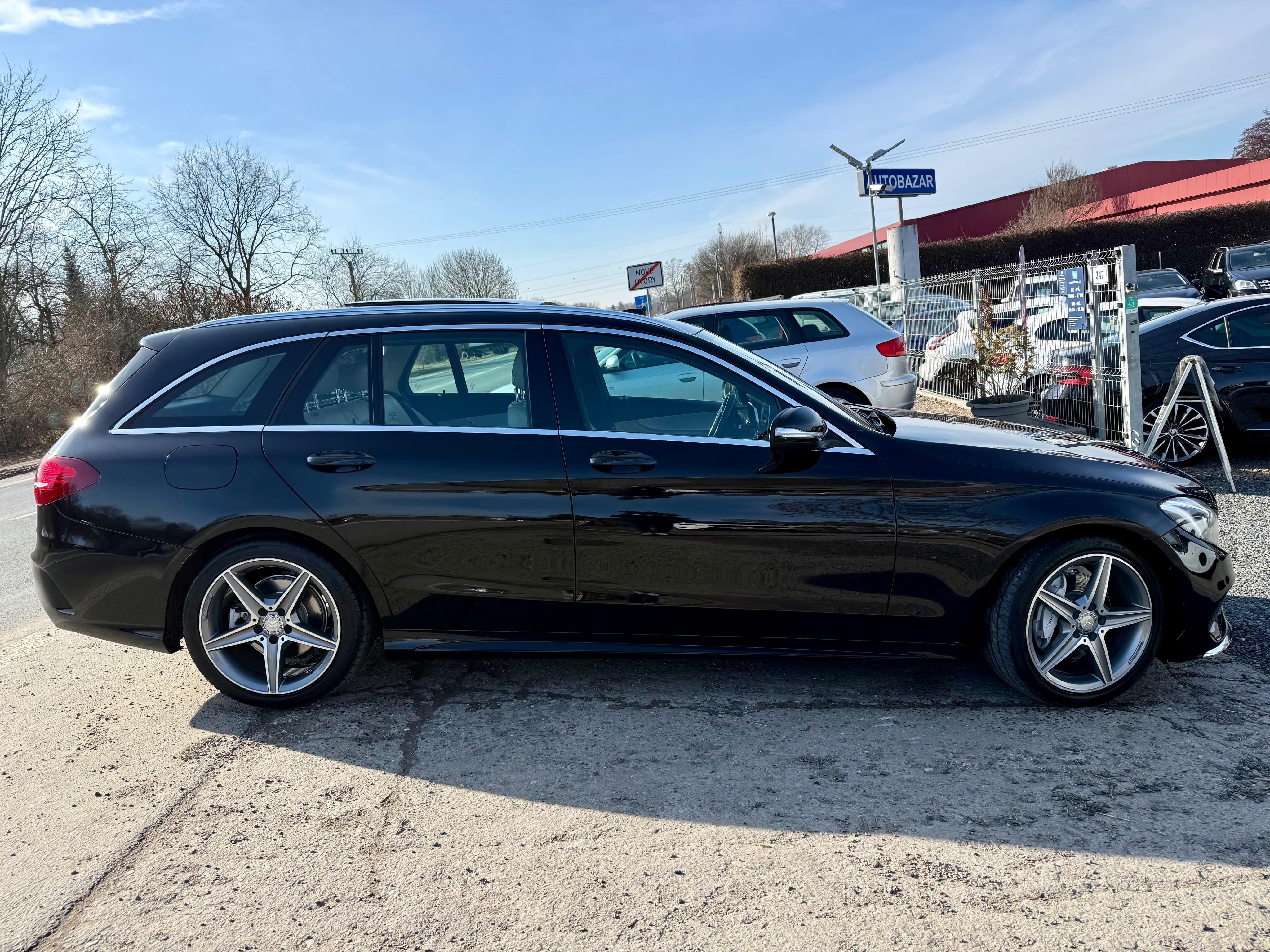 Mercedes-Benz Třídy C, 220d AMG Styling Paket - fotka 4
