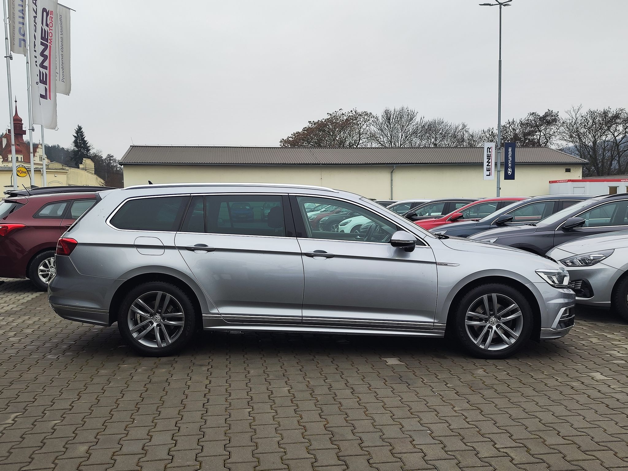Volkswagen Passat, 2.0 TDI/140kW R-Line DSG 4x4 - fotka 4
