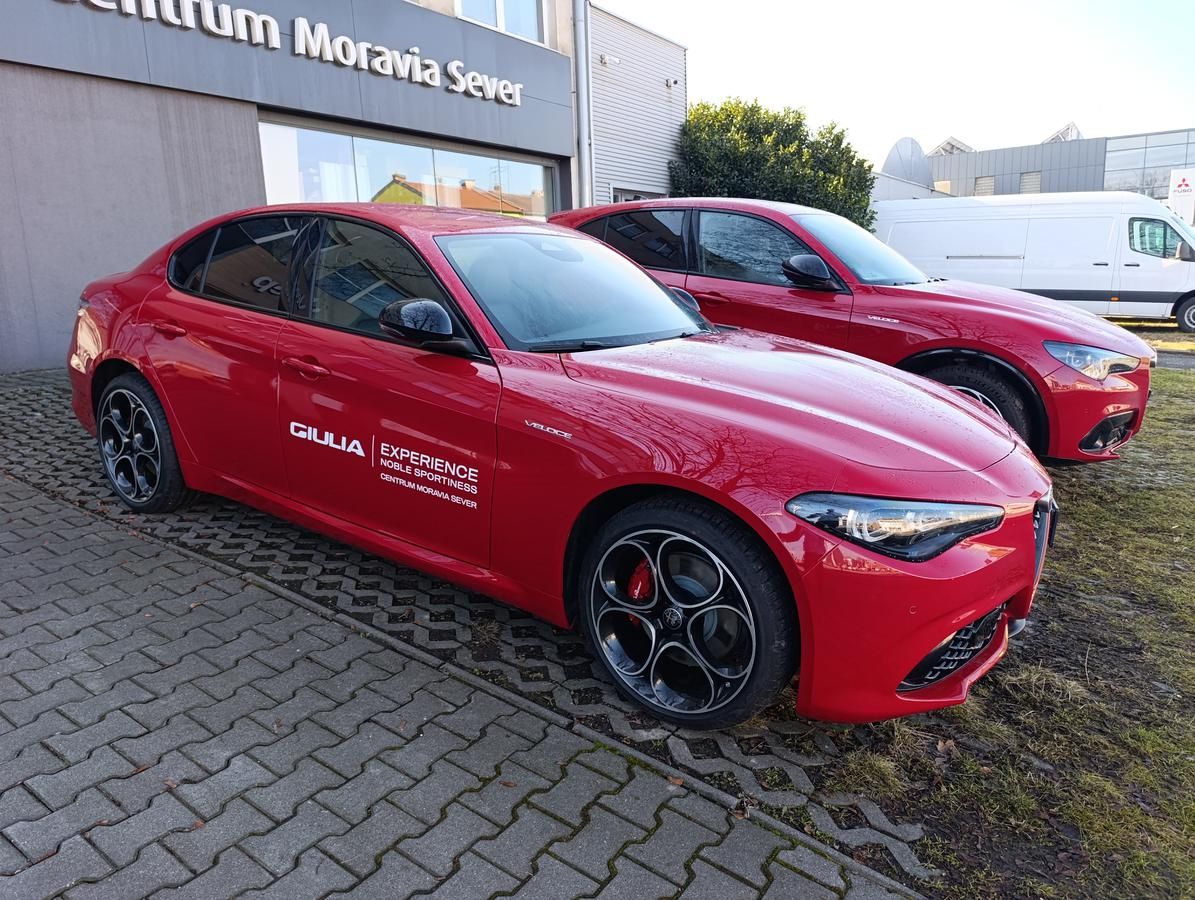 Alfa Romeo Giulia, Veloce 2,0 Turbo 280k AWD - fotka 5